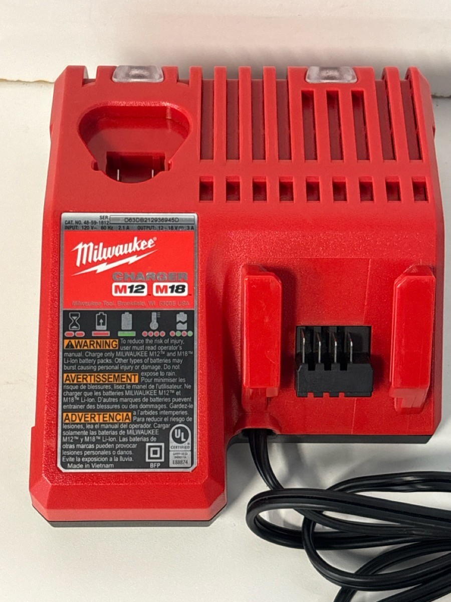 MILWAUKEE TOOLS 3404-20 1/2″ FUEL DRILL WITH XC4.0 BATTERY AND CHARG (P18027869)