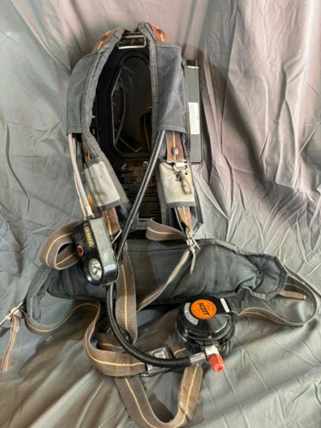 Scott 4.5 NXG2 SCBA Harness w/AirPak Plus & EZ Flo Regulator, Firefighter
