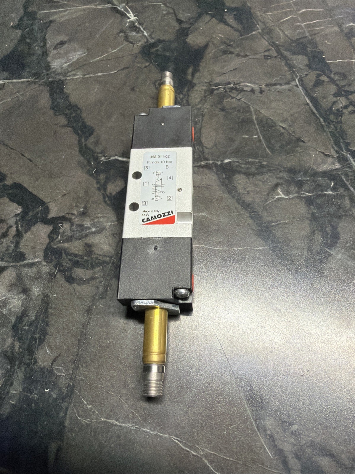 Camozzi 358-011-02 Double Solenoid Valve , 5/2-way , G1/8, 24VDC