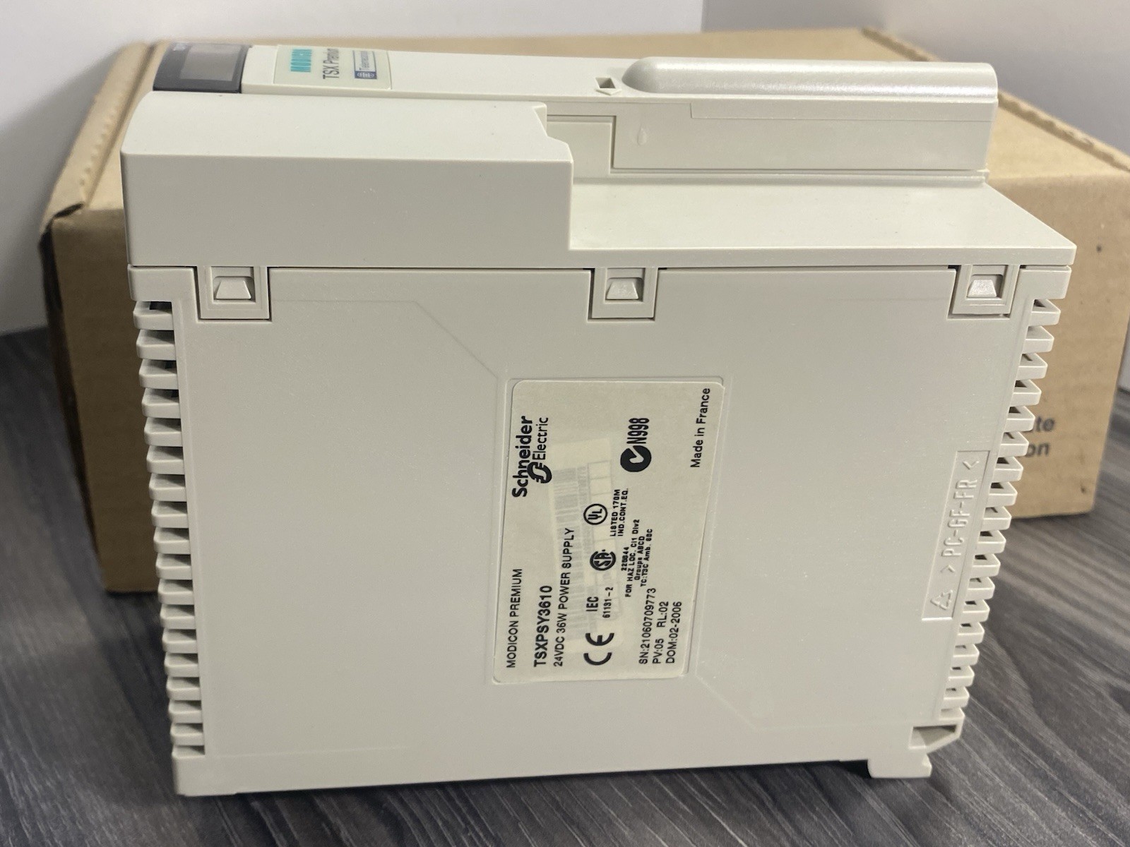 Schneider Electric Modicon Premium TSXPSY3610M 24VDC 36W Power Supply 072561 USA