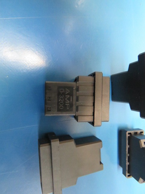 TE 1-179552-3 Qty of 30 per Lot 3 POS Conn Black