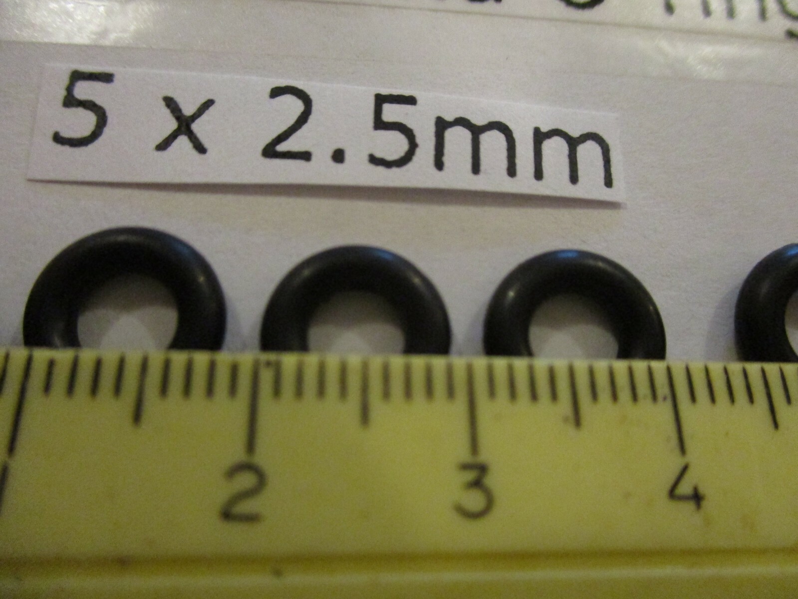 5mm ID x 10mm OD x 2.5mm thick O-ring. Buna-70. Quan 5.
