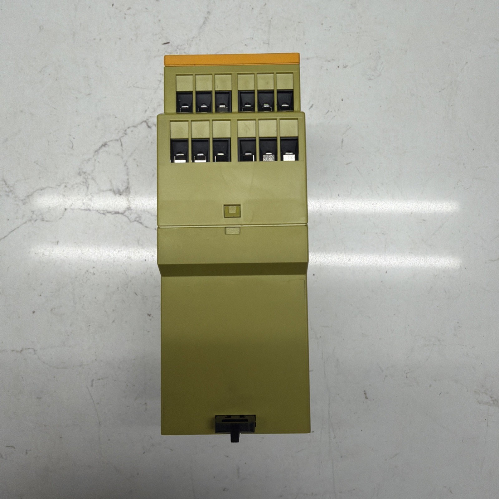 PILZ 777502 PNOZ XV2P 3/24VDC 2n/o 2n/o t safety relay