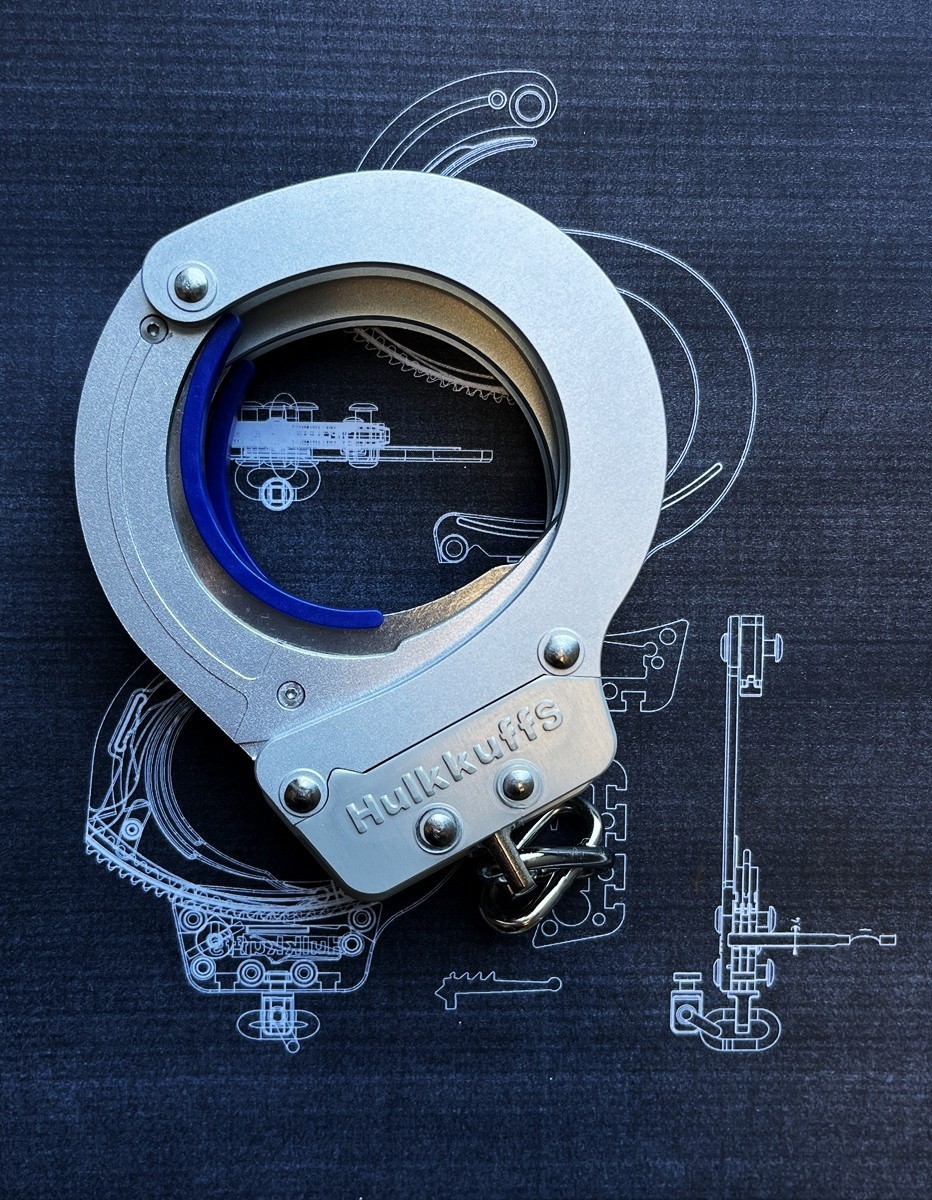 B4: Hulkkuffs Handcuffs, auto-lock handcuffs that prevents from over-tightening