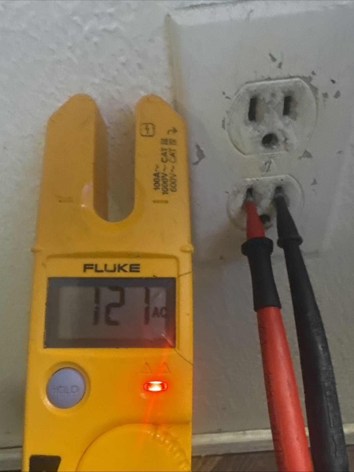 Fluke T5-600 Tester 1000V 600V Cat IV III AC DC Ohms 100A Leads Works automatic