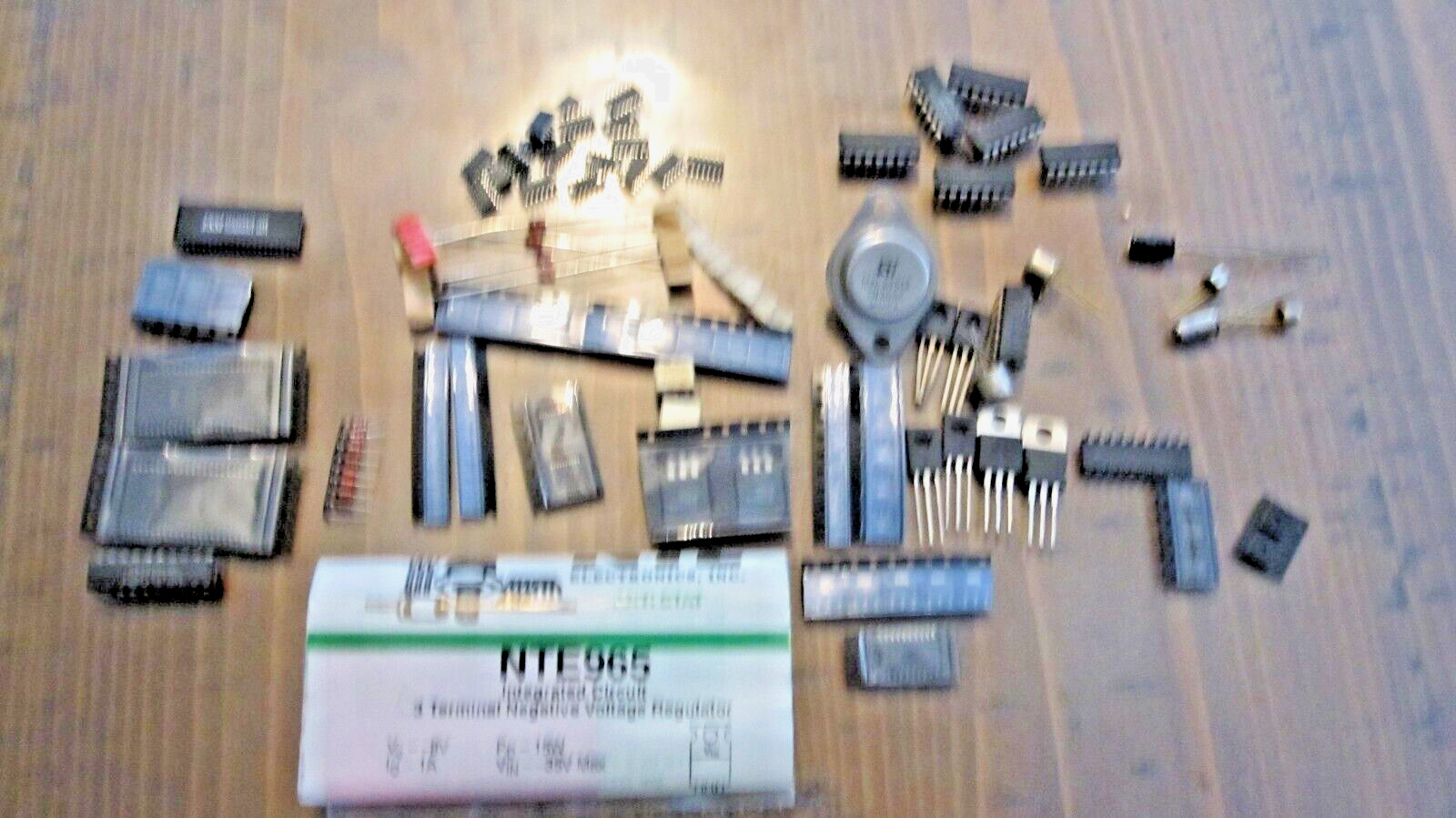 Grab Bag Assortment – 300 active components ic,diodes,memorys,transistor, cpu