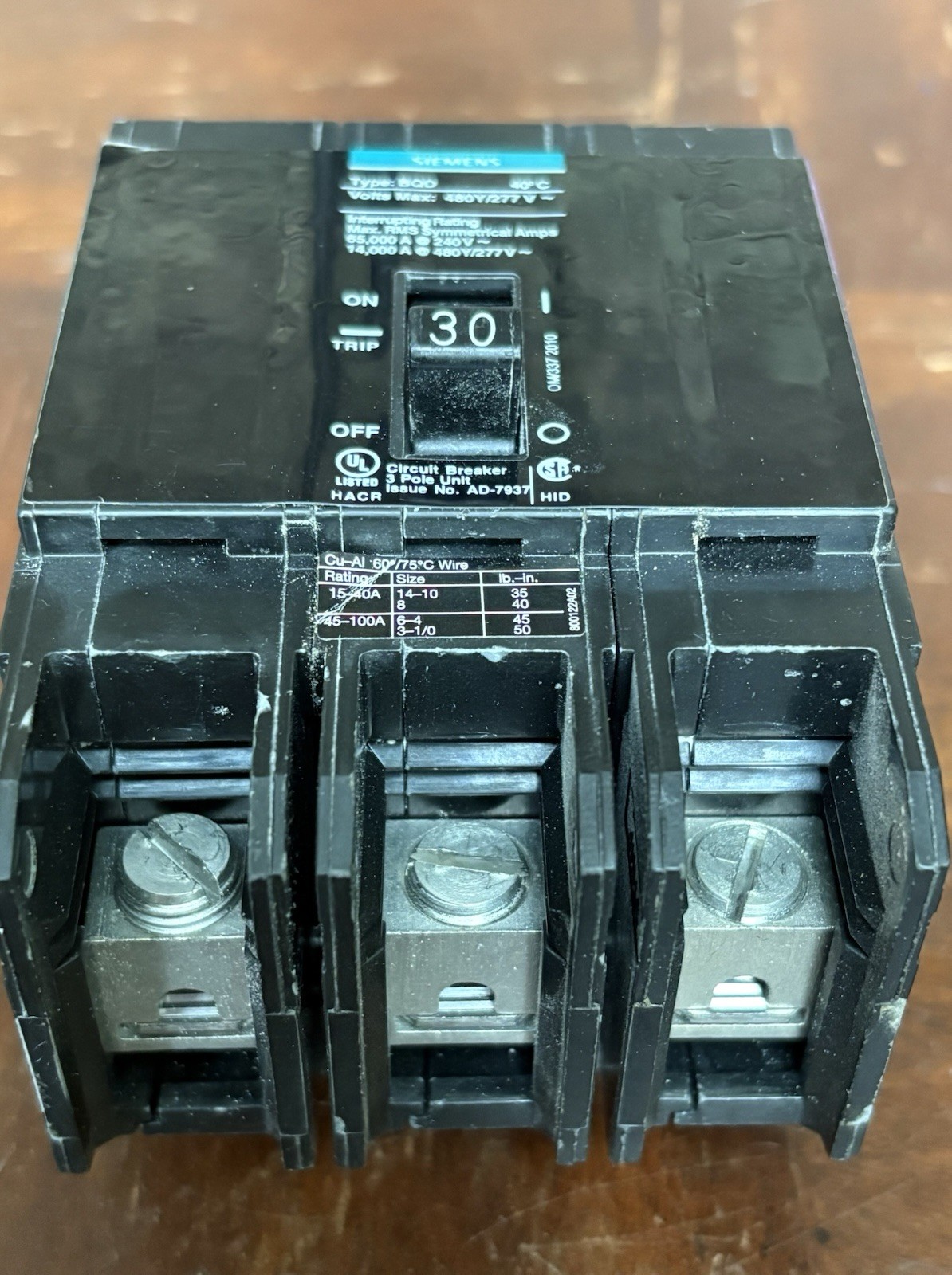 Siemens BQD330 Molded Case Circuit Breaker | 30A | 3-Pole | 480Y/277V | Bolt-On