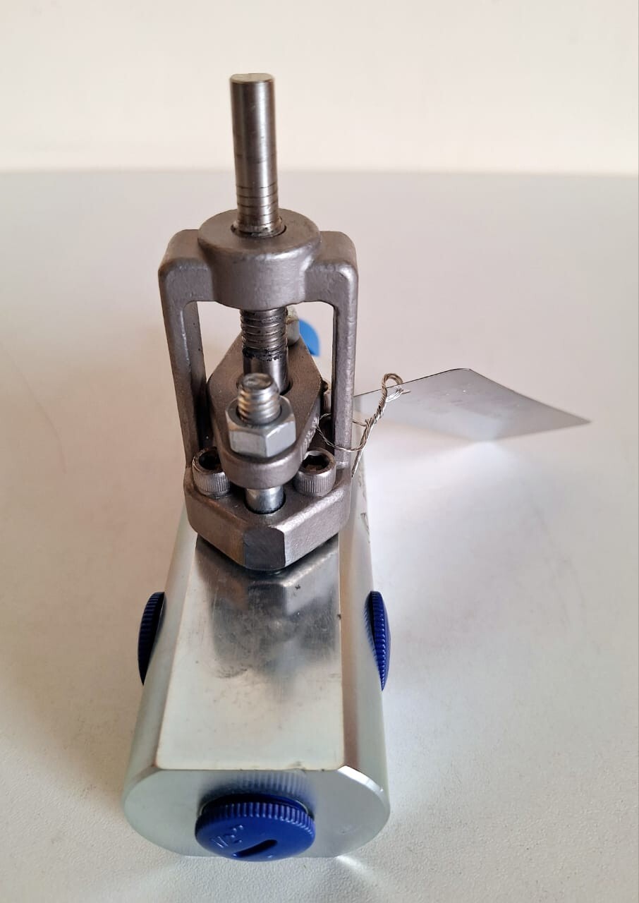 Richards Industries HG471P3231J21 Hex Valve A105 Carbon Steel 1500 PSIG