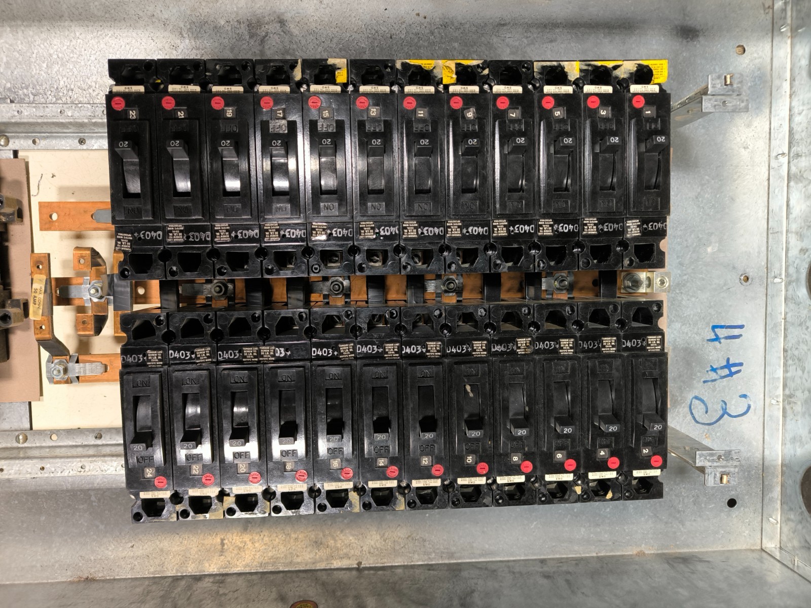 GE General Electric NHB Lug Panelboard 100 Amp 120/208V 3 PH 4W 32 Space Key