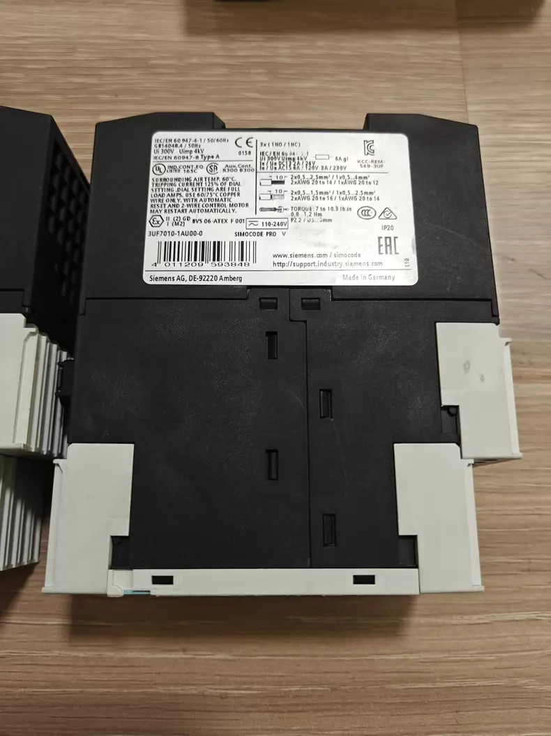 New Siemens 3UF7010-1AU00-0 SIMOCODE Pro V Motor Control Unit Free shipping