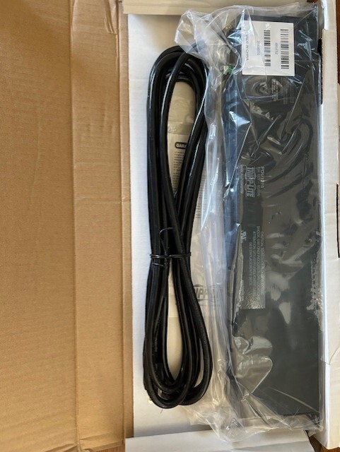 TRIPP LITE PDU1215 / PDU1215 (NEW IN BOX) JUST OPEN TO MAKE PICTURES