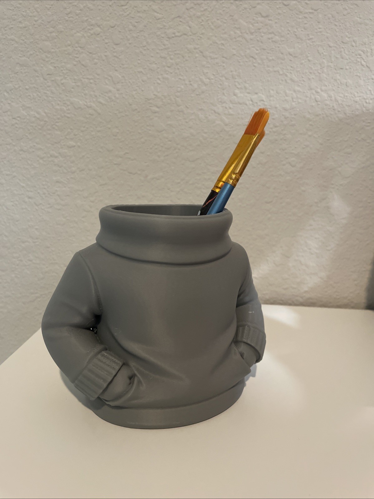 Pen stand, comb, pencil stand, brush stand, gray sweater