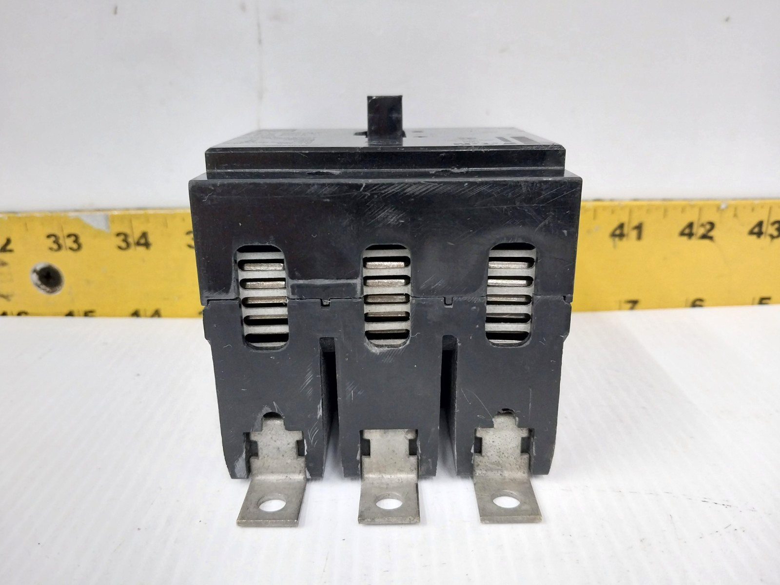 Eaton 20 Amp Bolt-On Circuit Breaker 277/480 VAC 3 Pole GHB3020 (Flaw)