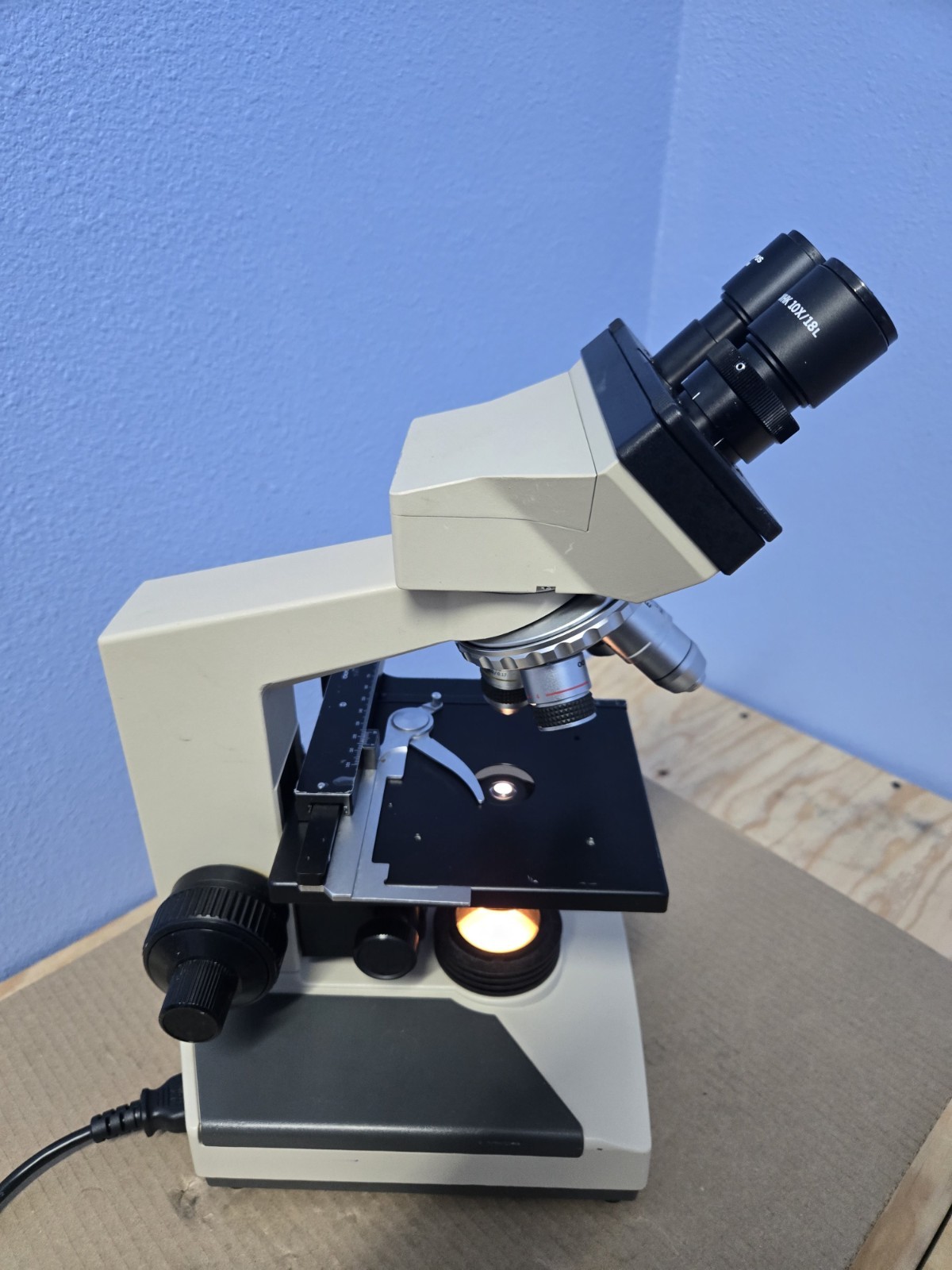 Olympus CH-2, CHT Microscope with objectives 4 X 10X 40X 100X (007)
