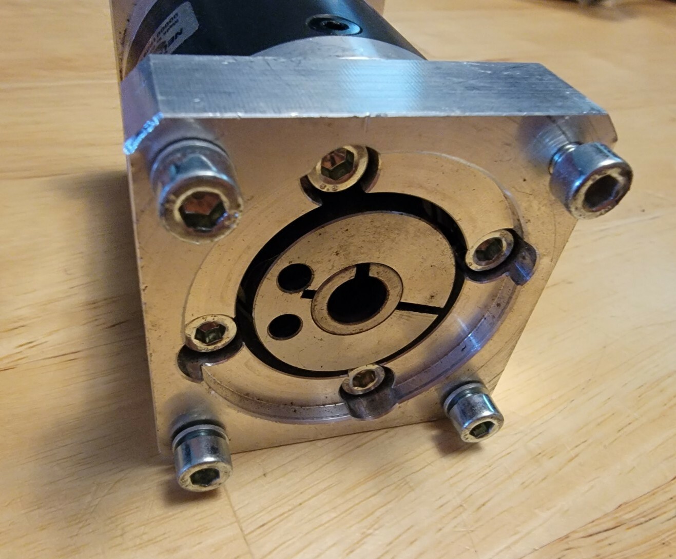 NEW Neugart PLE 60 Planetary Gearbox w/ Output Shaft 4-Bolt I=16