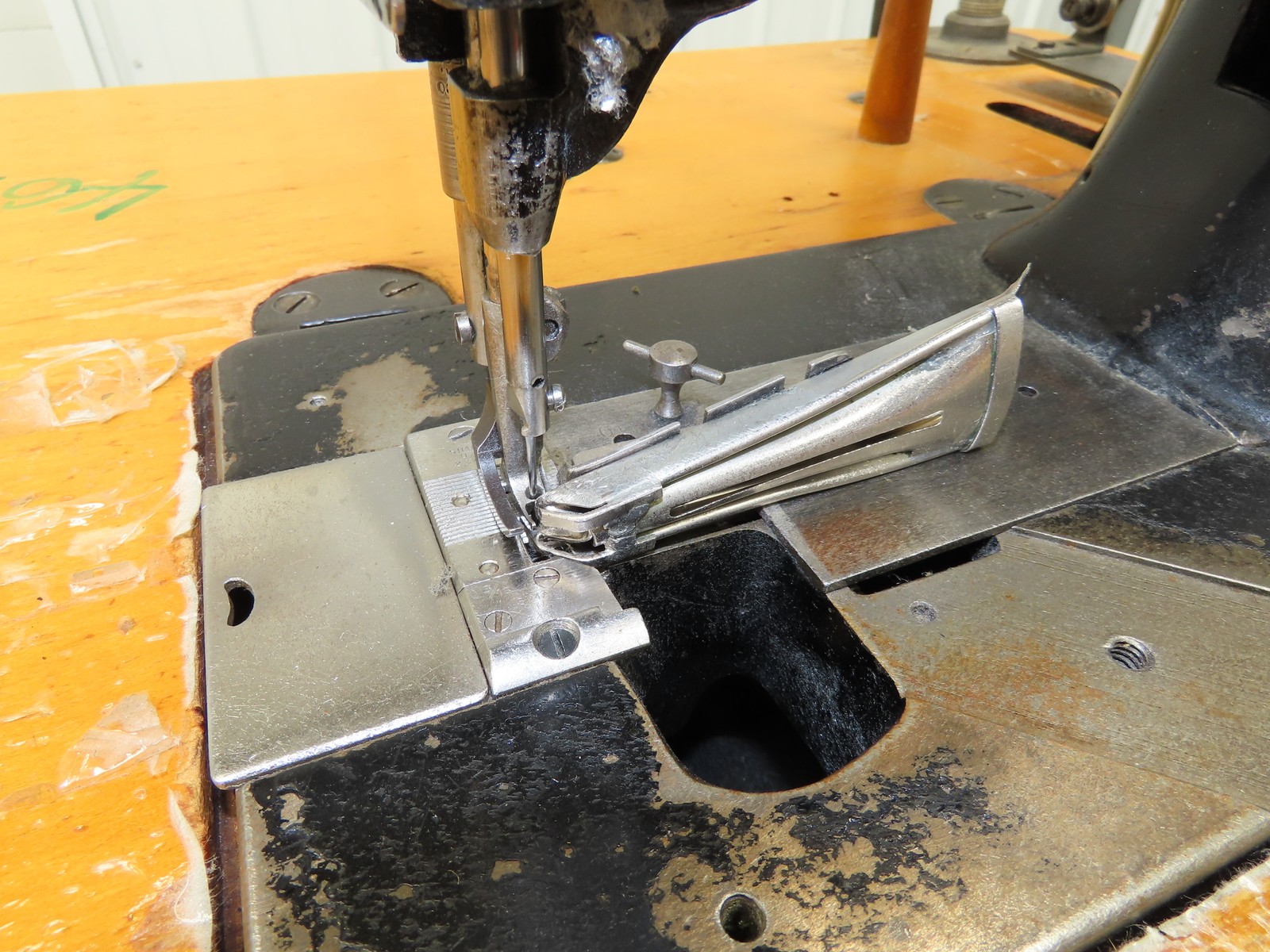 Singer 108W7 Industrial Sewing Walkling Foot Machine W/Vertical Shear 220VAC 3Ph