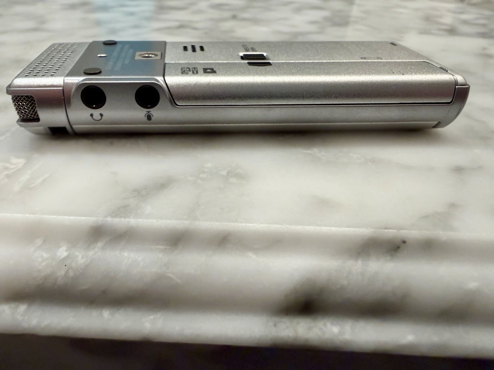 Olympus DM-720 Digital Voice Recorder – 4GB, USB Connect, Micro-SD Slot, Silver