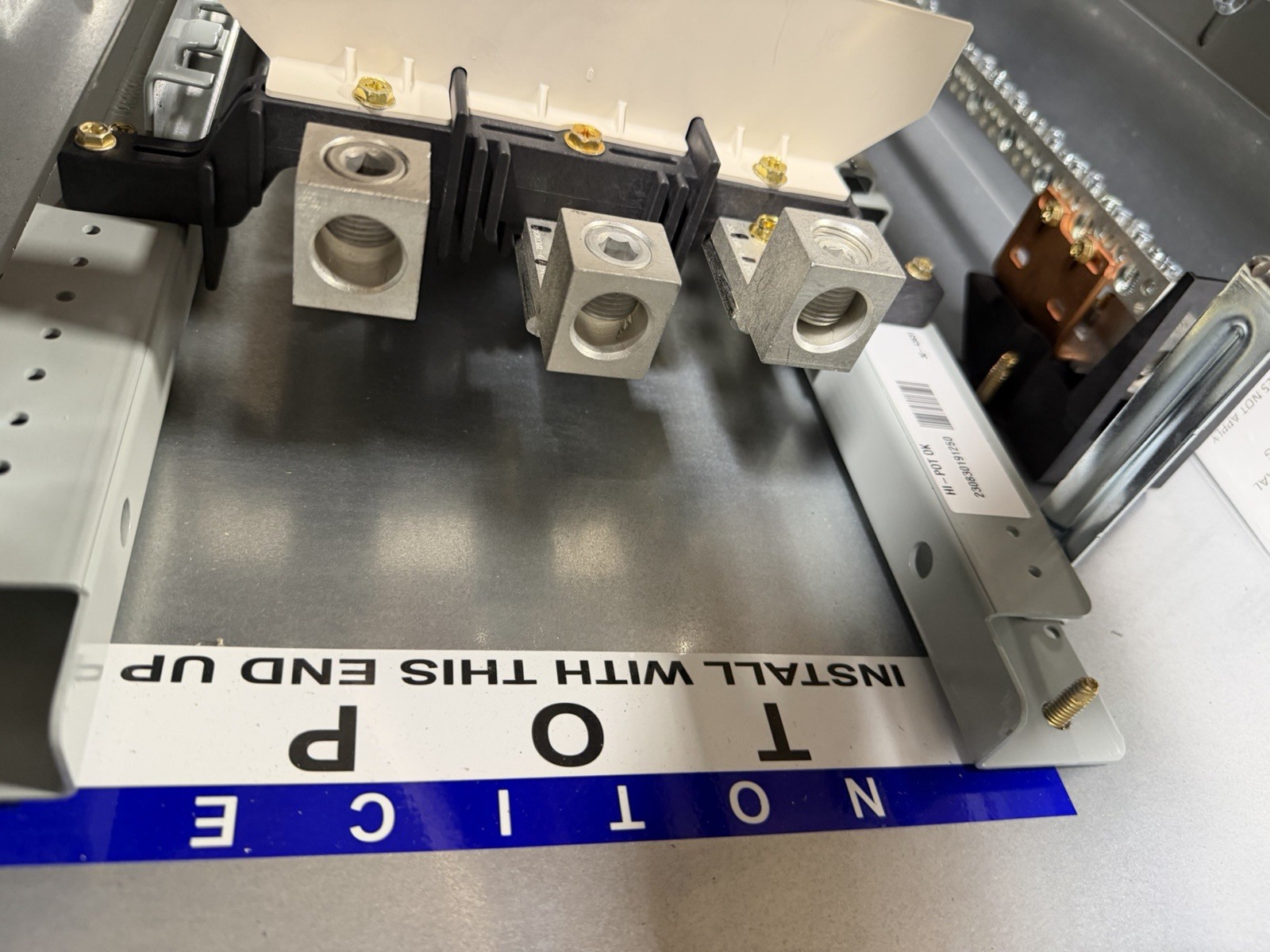 1-EATON PRL2X 225A 480/277V 3P4W MAIN LUG PANELBOARD NEMA 1 SURFACE MOUNT 42″