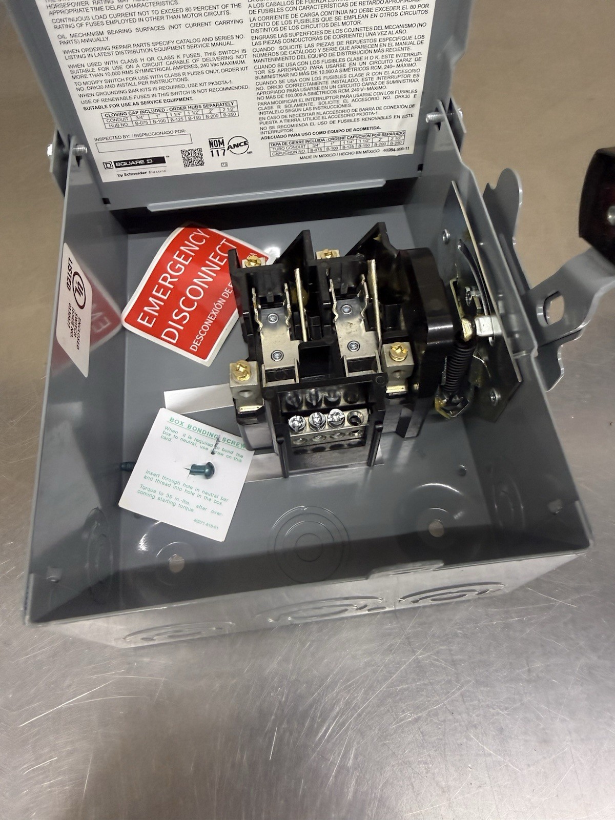 Square D D221NRB Fusible Safety Switch Disconnect 30A 240V Rainproof New