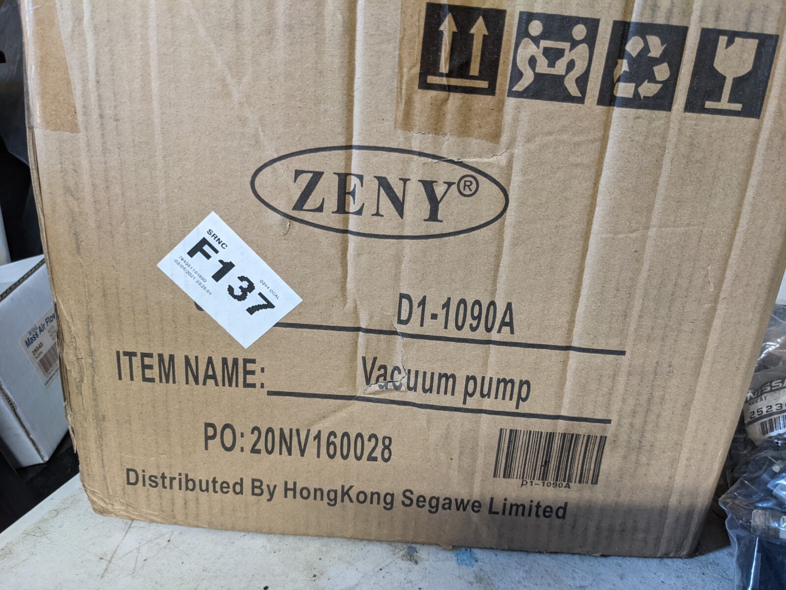 Zeny Vacuum Pump D1-1090A still in original box Model VP125+