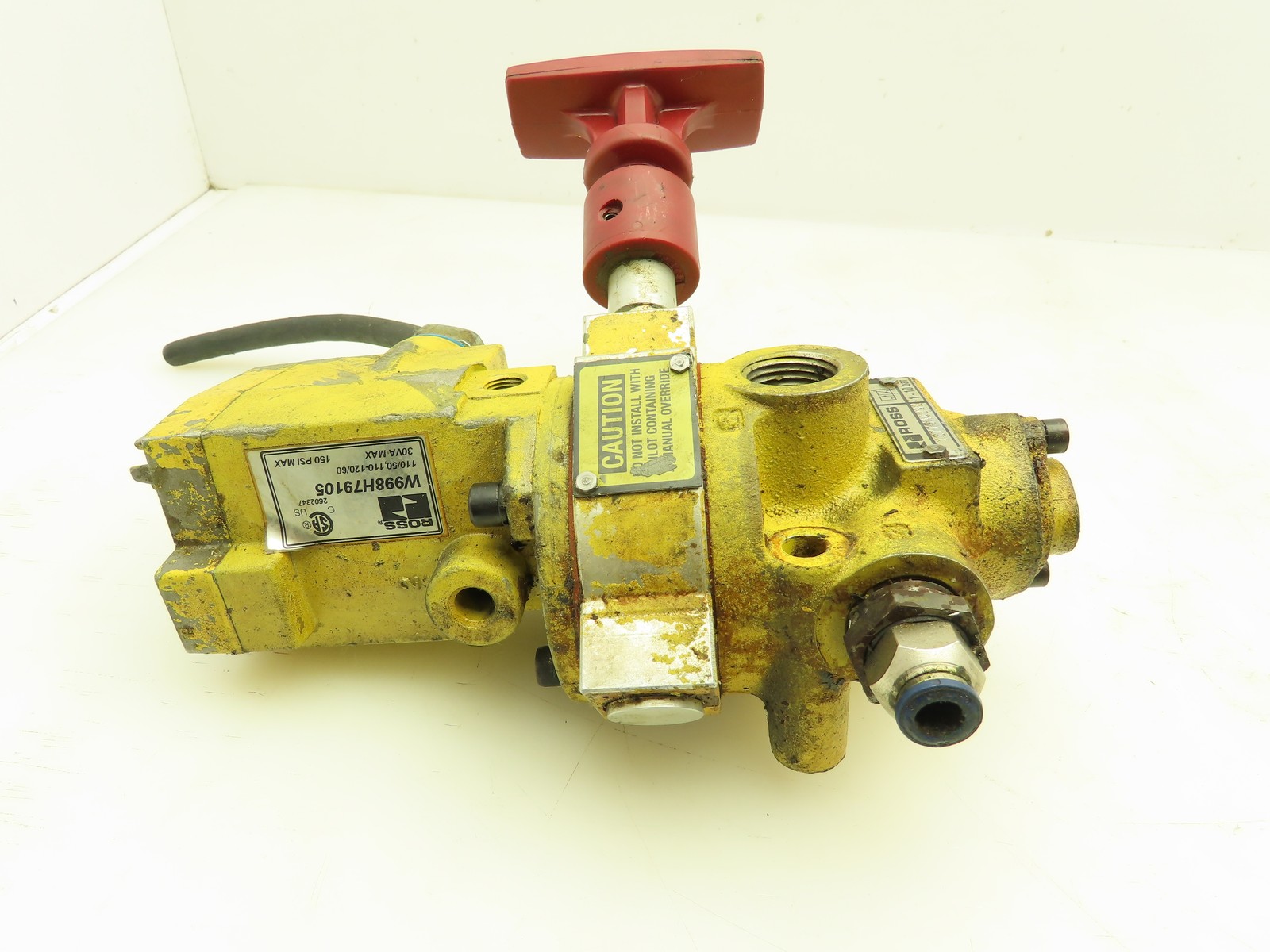 Ross Y2773A4082 Pneumatic Solenoid LOX Lock-Out Control Valve 3/2-Pos 120V 1/2″