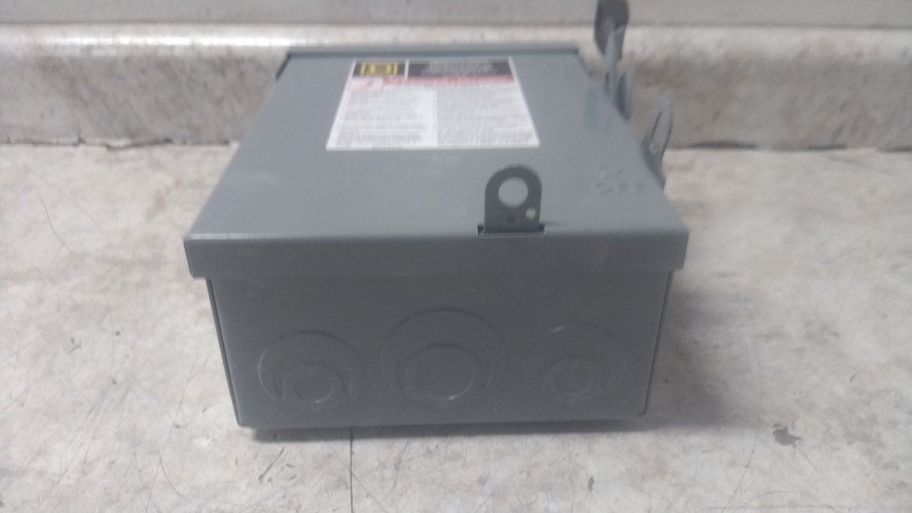 Square D D221NRB 240VAC 30 Amps Standard Duty Fusible Safety Switch