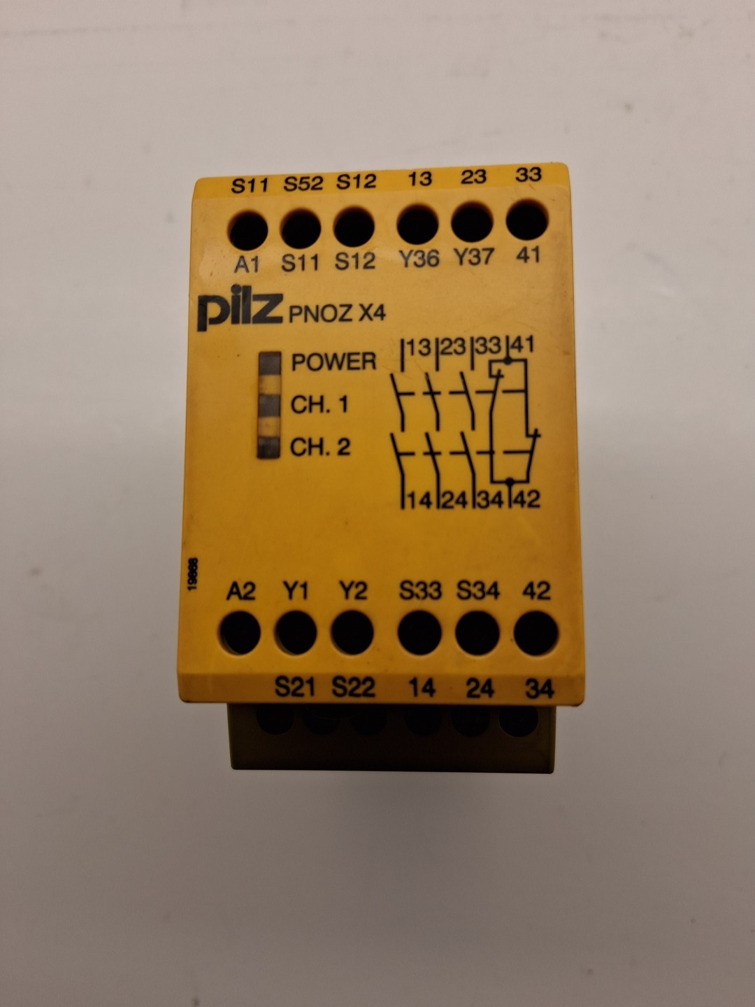 Pilz PNOZ X4 24VDC 3N/O 1N/C 774730 Safety Relay 24v-dc