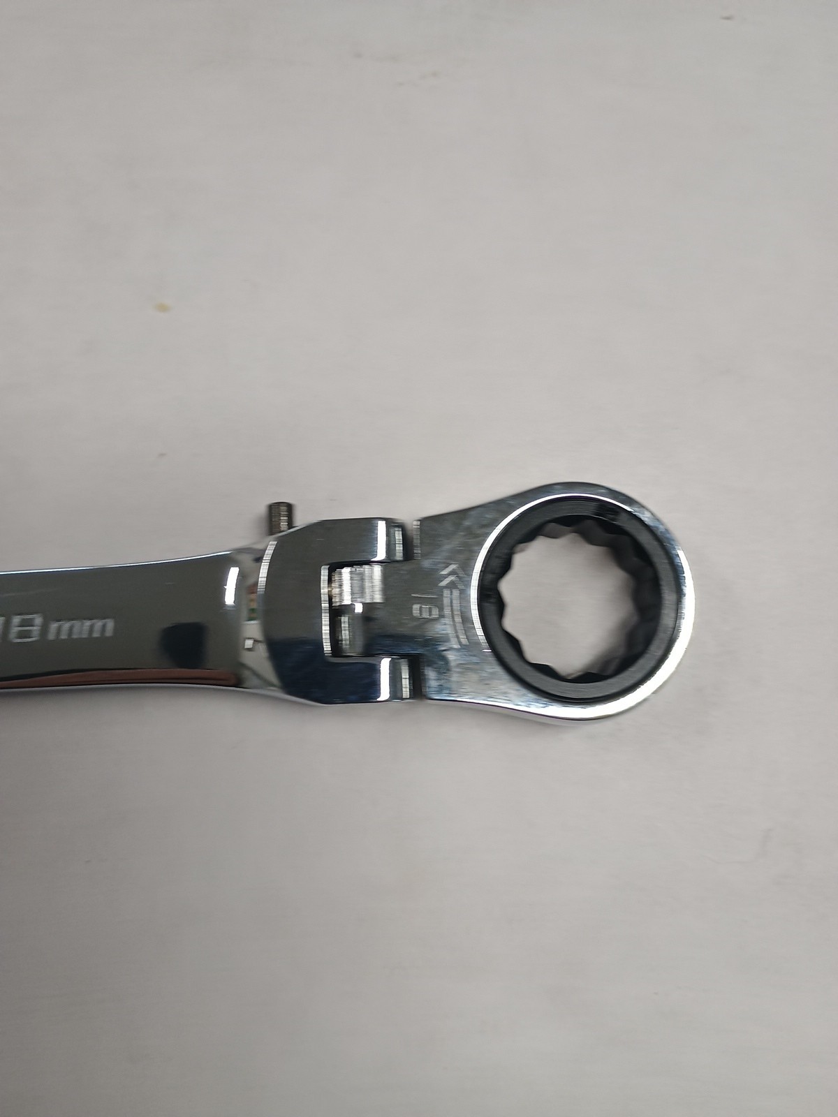 Paramount 18 mm LOCKING FLEX HEAD Ratcheting Combination Wrench Chrome