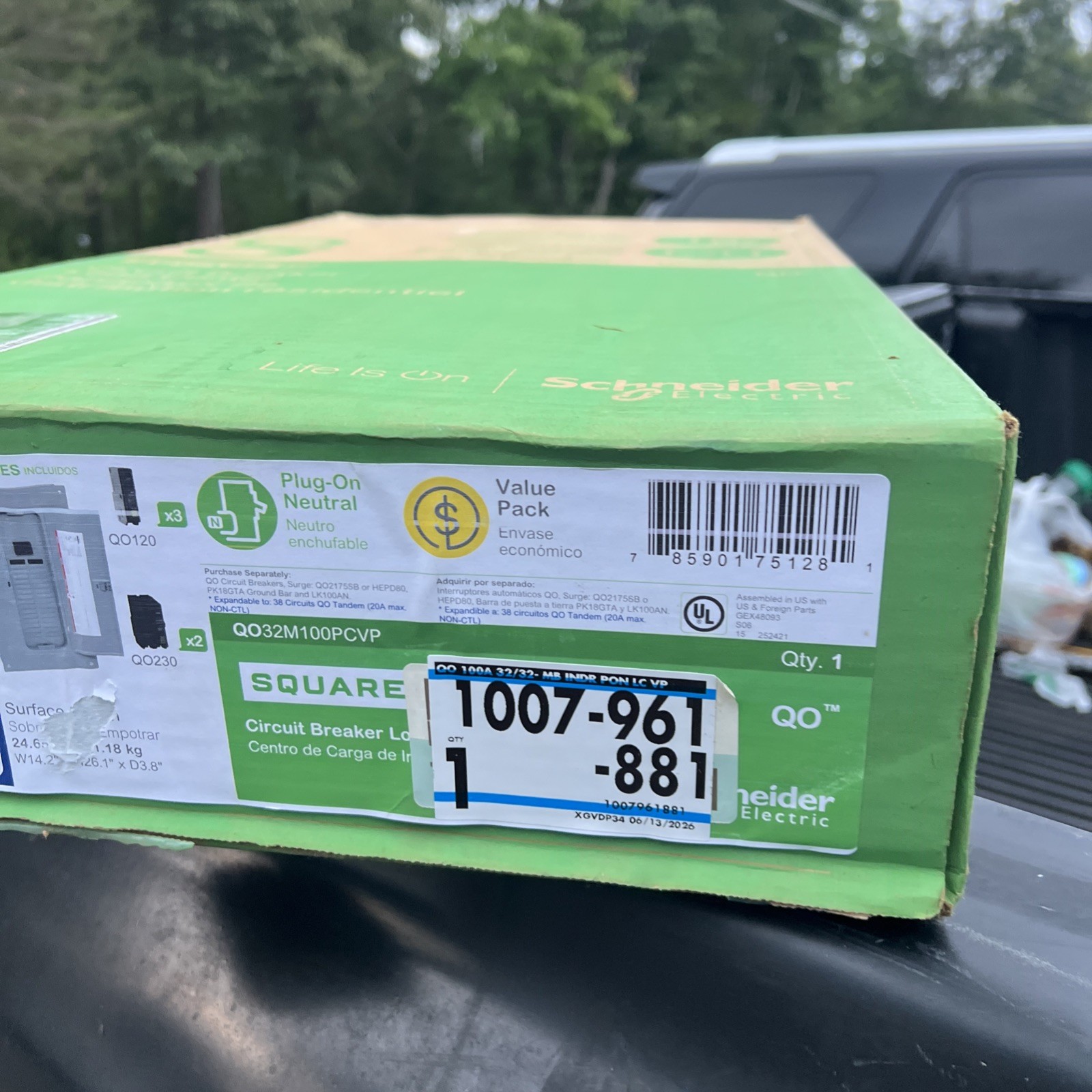 Main Breaker Plug-On Neutral Load Center QO 100 Amp 32-Space 32-Circuit Indoor