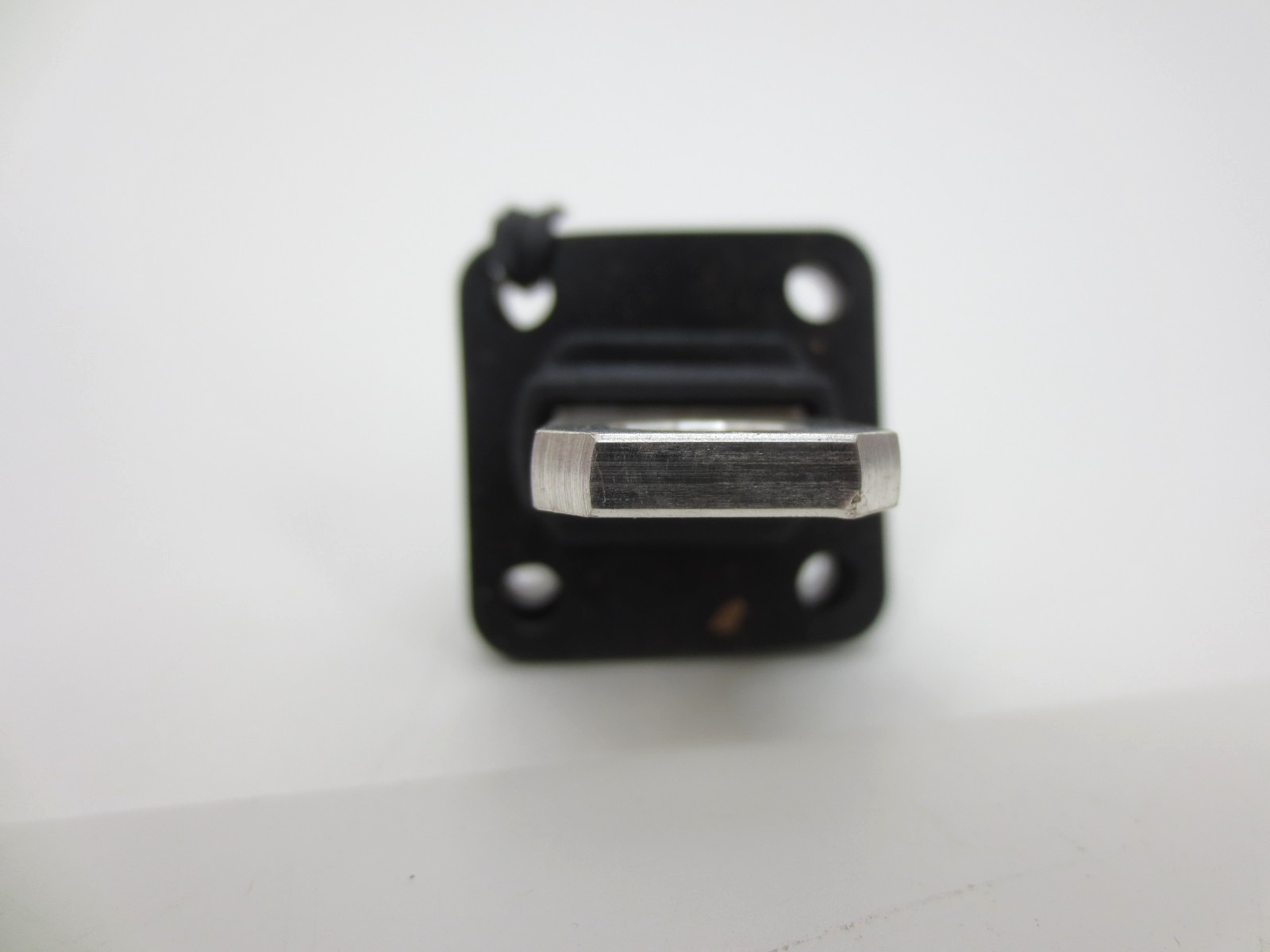 Amphenol RL9080-201-F1 EV Heavy Duty 8,0MM RADLOK FEED-THRU 200A 1000V – 2 PACK