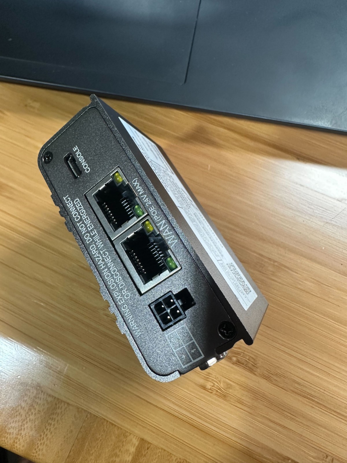 Microhard pMDDL2450-ENC – 2X2 MIMO Wireless Digital Data Link