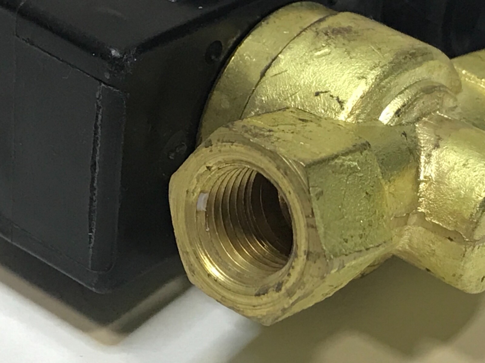 Solenoid valve 1/4 inch 220V 50Hz 24 VA Bulgaria 3 atm (3 Bar)