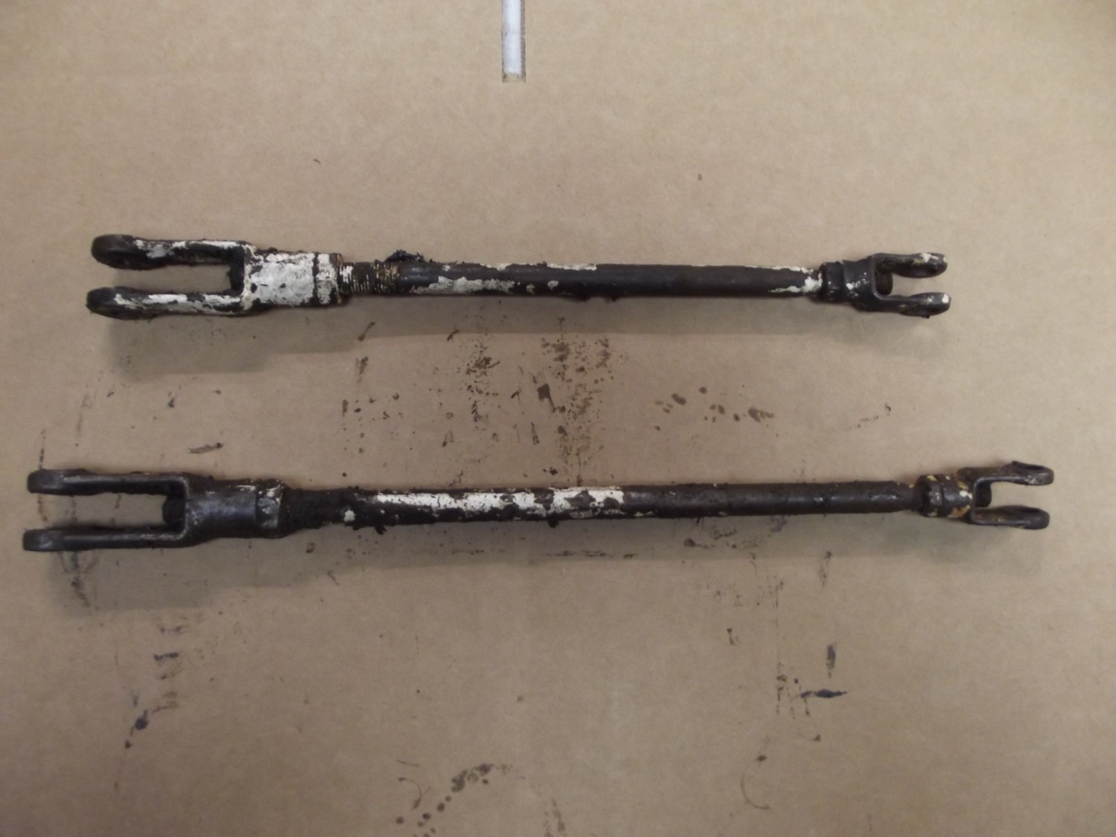Bobcat 610 600 500 Hydraulic Control Valve Linkage Rods (2)