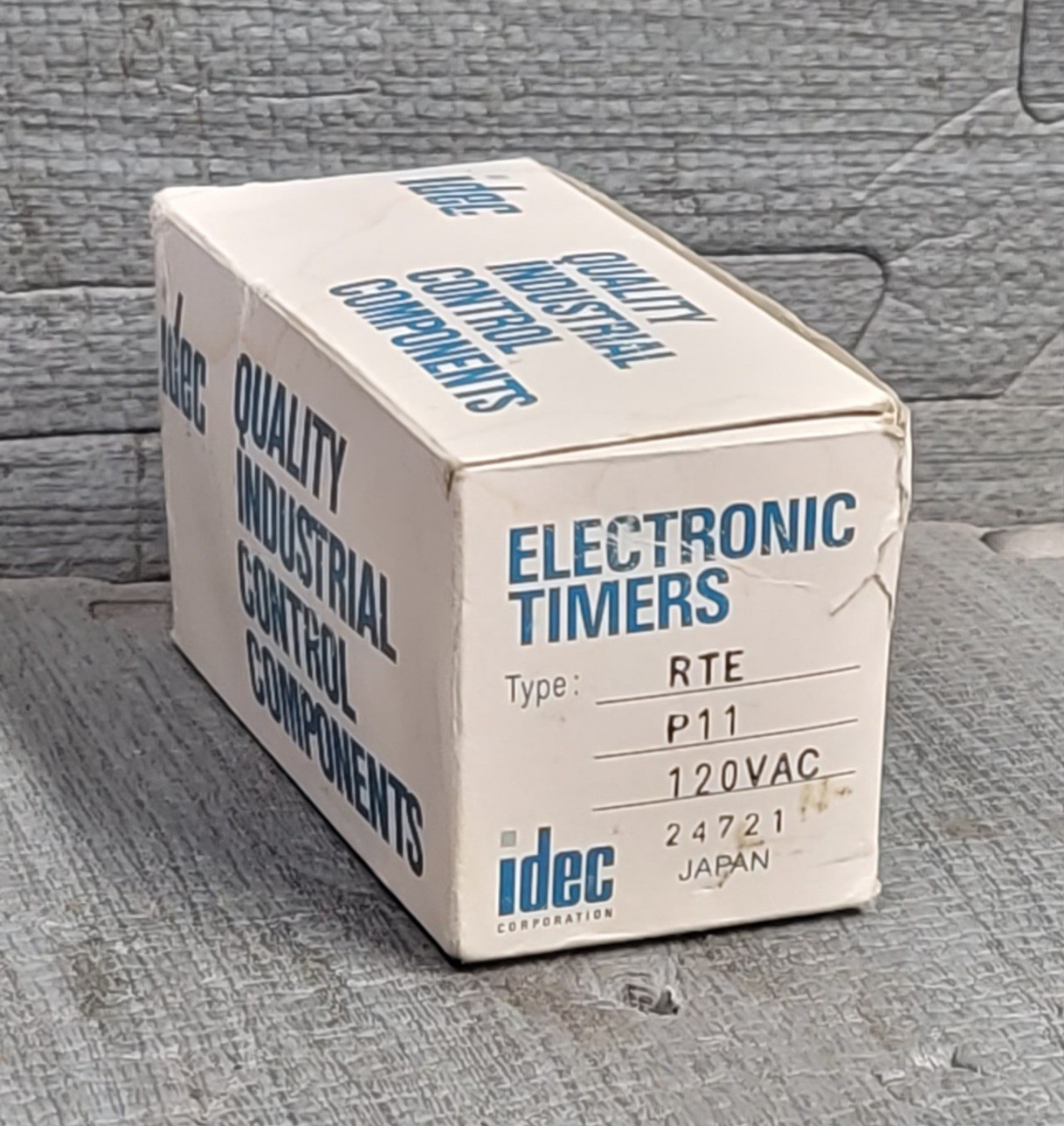 RTE-P11 Idec Relay New In Original Box 120VAC New Old Stock