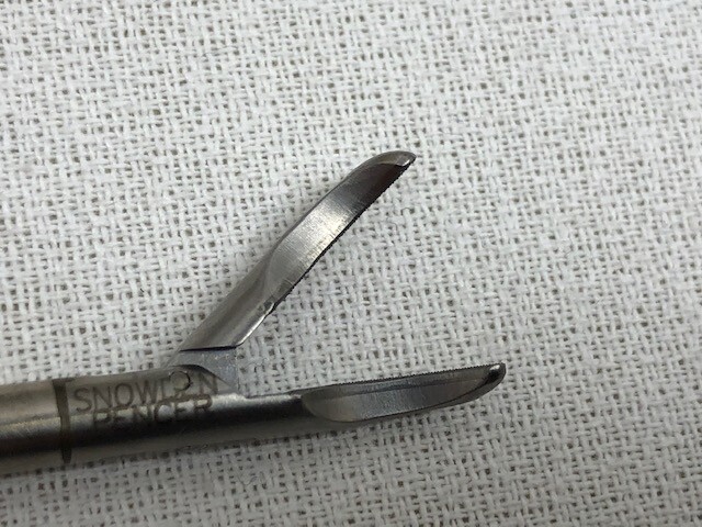 SNOWDEN-PENCER SP90-8007 DIAMOND-DRIVE NEEDLE HOLDER CURVED RT. 5 MM 32 CM (6)
