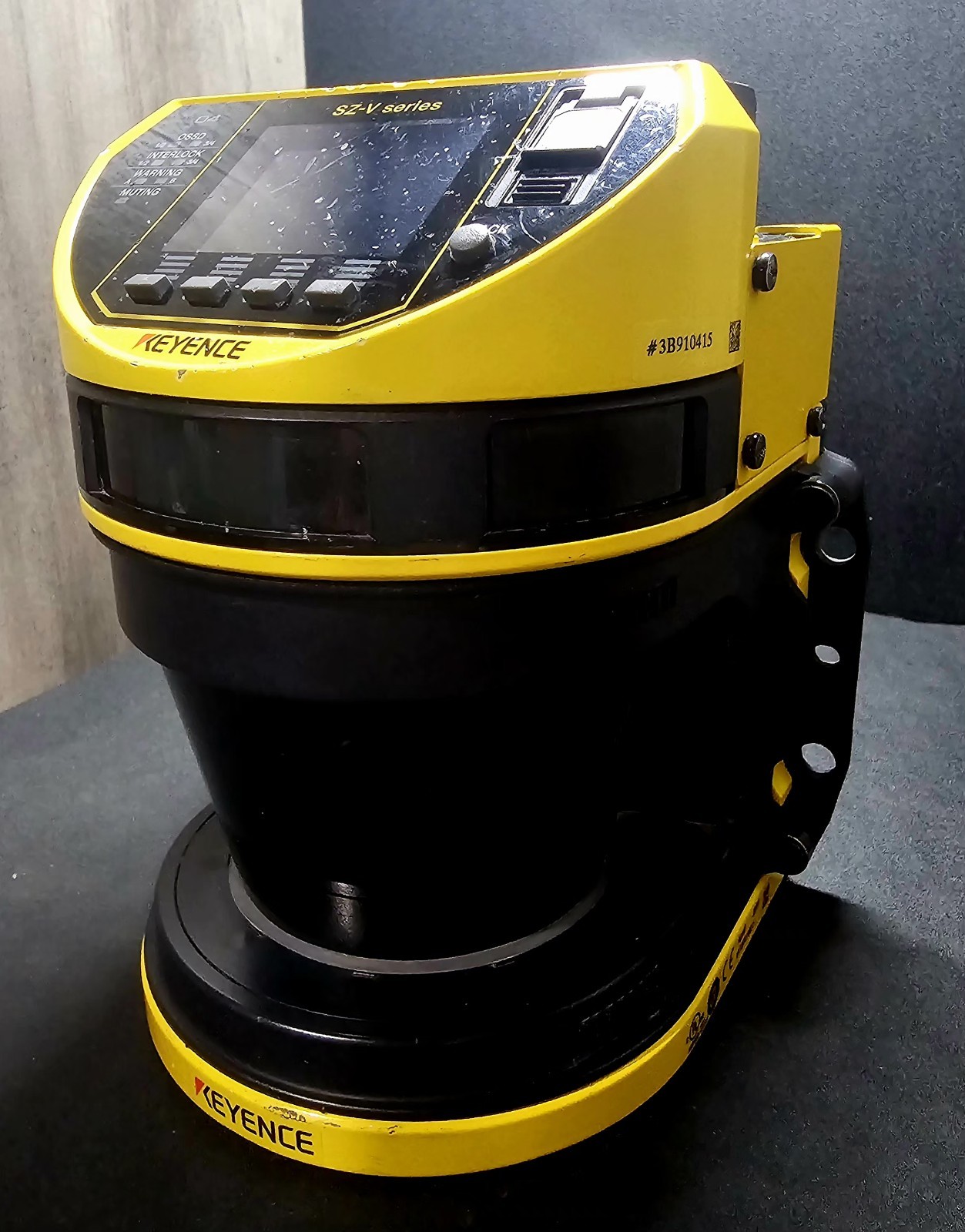 Keyence SZ-V04X Multi-function Laser Safety Scanner Used – New Cord Included