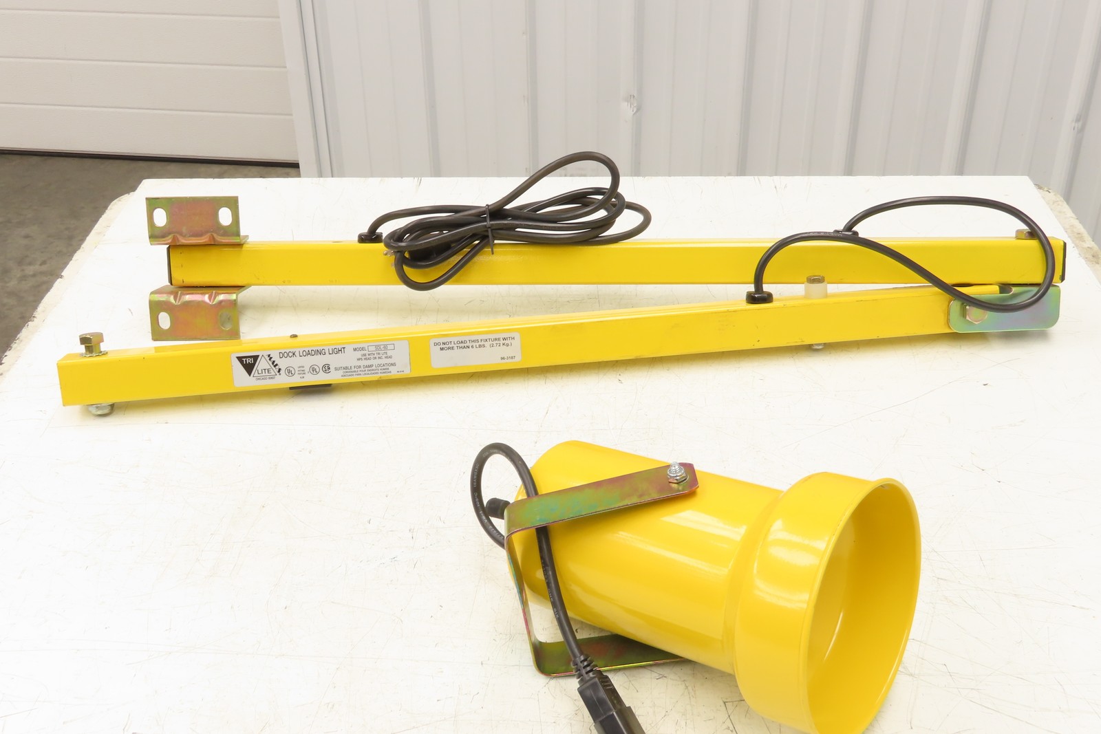 Mars SDL-60 Tri-Lite Dock Loading Light 60″ Reach Single arm