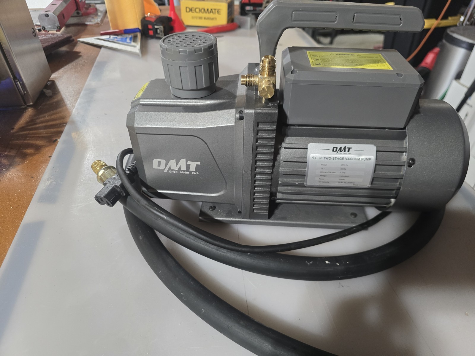 OMT 9 CFM Two-Stage Evacuation Vacuum Pump 2RS-3+ 3/4 HP 110v with Vac hose/oil