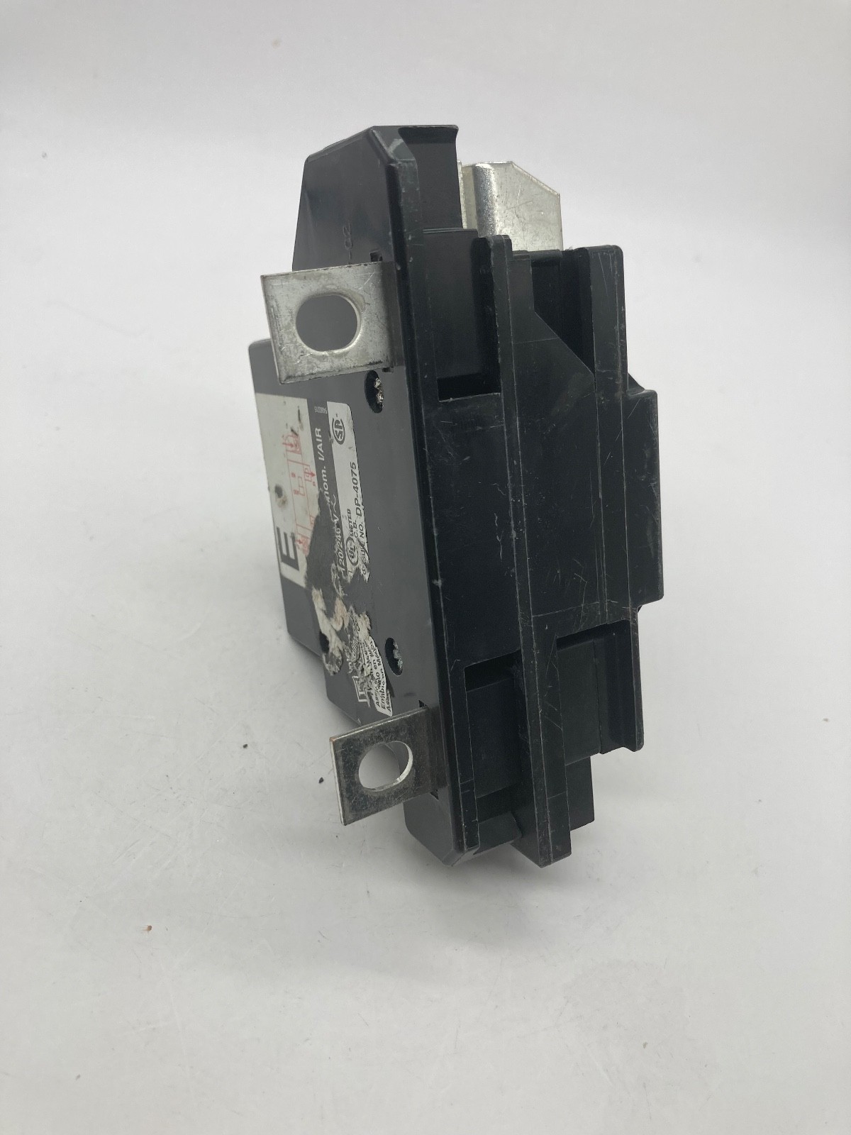 Square D QOM100VH8106 22kA 2Pole 100A 120/240V QOM1 Bolt On Main Circuit Breaker