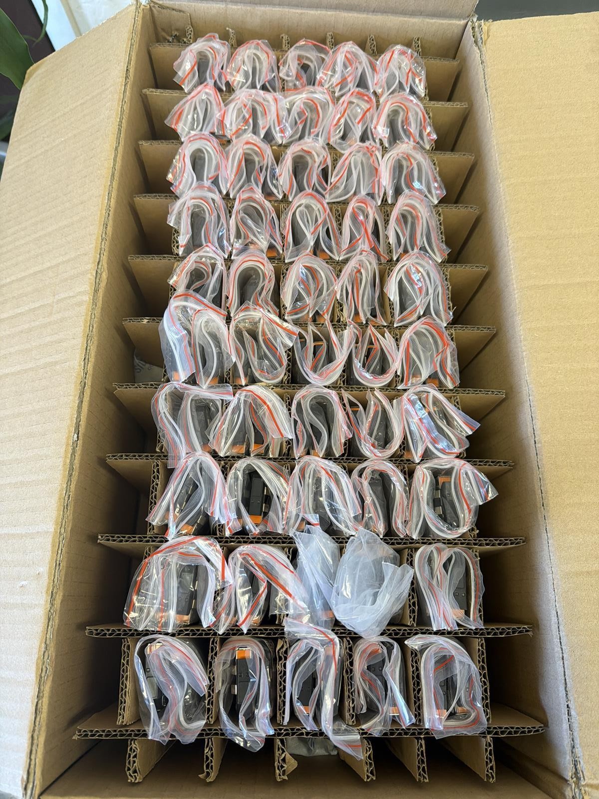 SUPERMICRO 1 BOX OF 100x MCP-220-12108-0N CADDIES / TRAYS