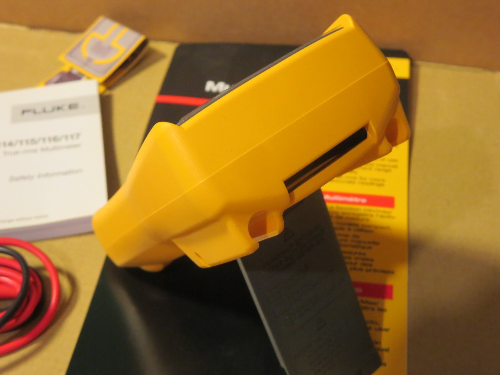 Fluke 115 Multimeter new with leads and Manual
