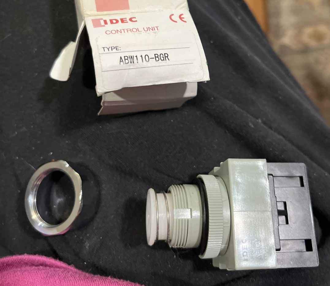 IDEC Control Unit, PUSHBUTTON 22MM FLUSH 1NO (ABW110-BGR)