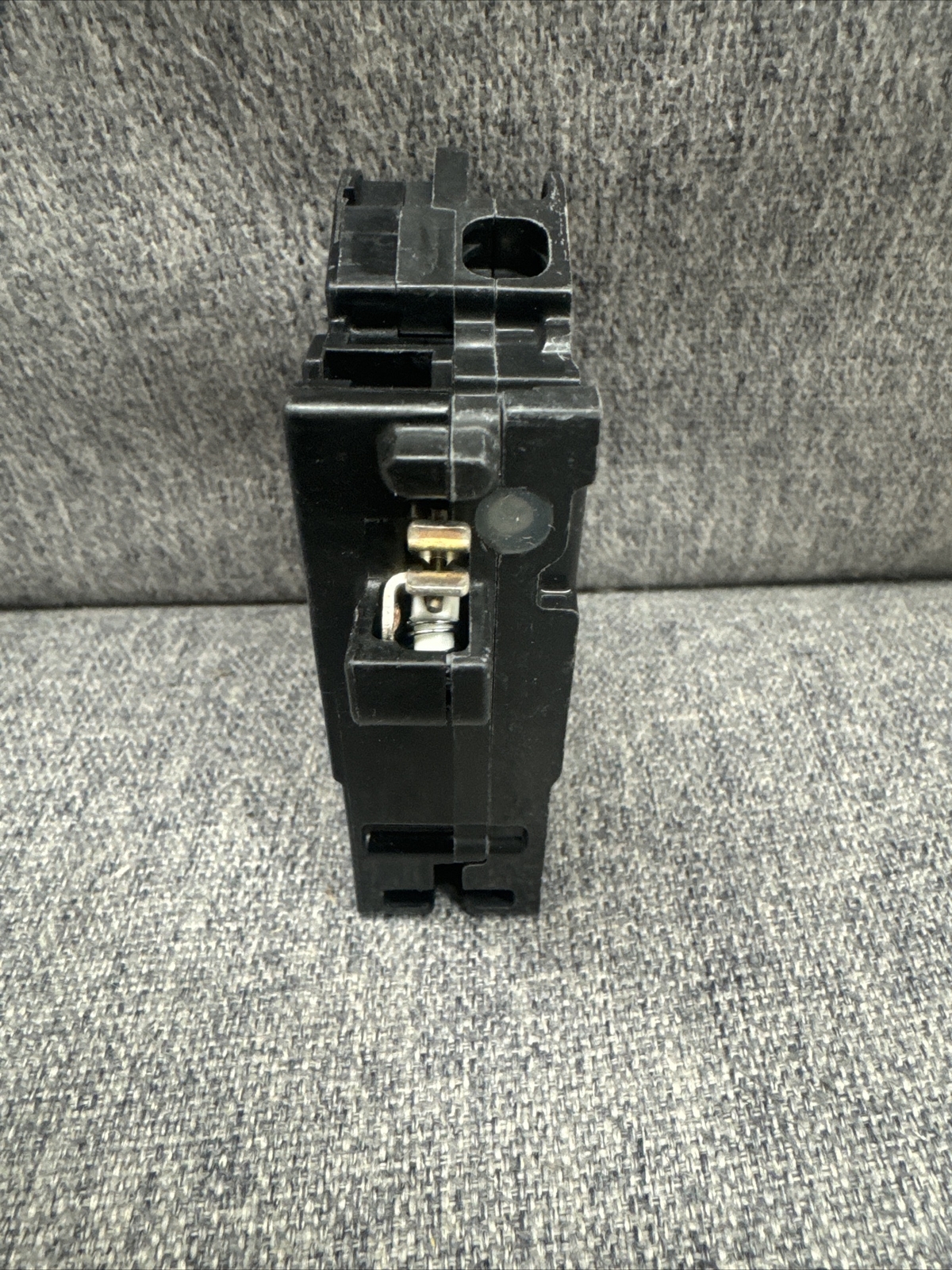 Single (1) – SIEMENS QA115AFCN 15A AFCI PLUG ON NEUTRAL (NO PIGTAIL WIRE)
