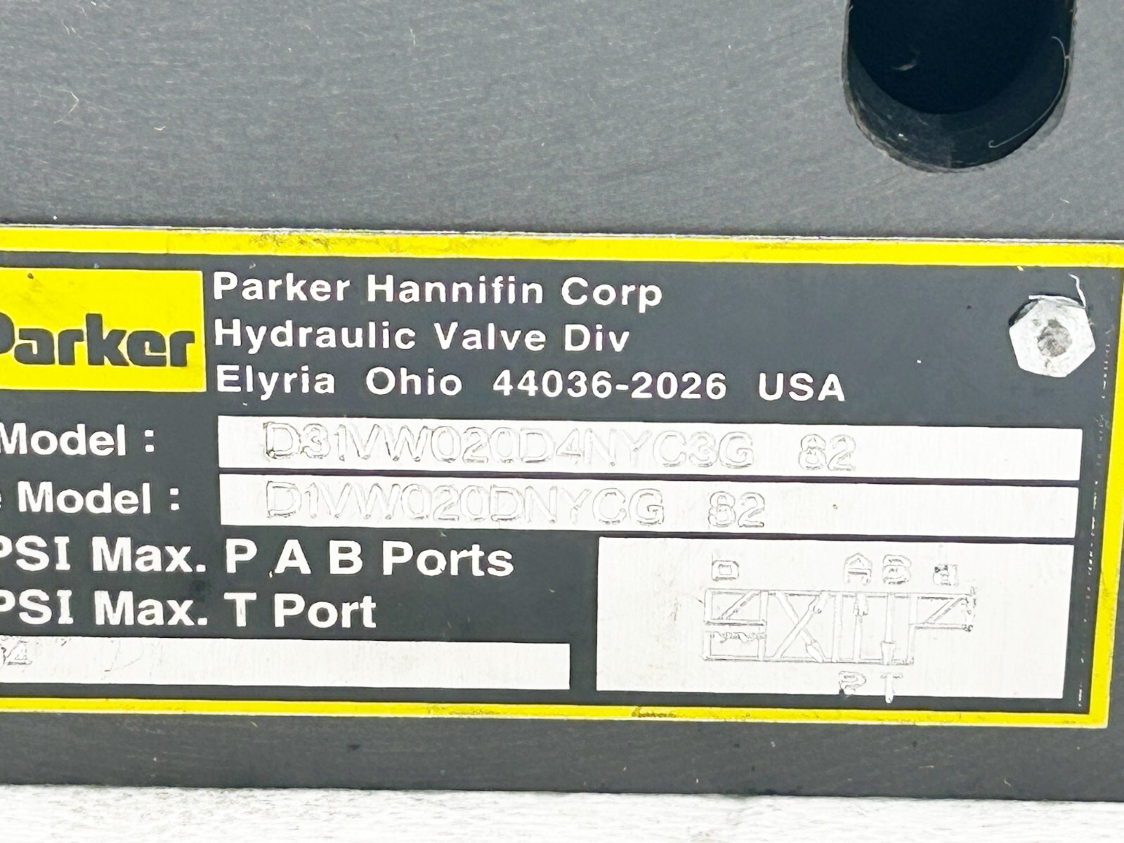 New Parker D31VW020D4NYC3G 82 Hydraulic Valve 5000PSI 0.58A 120V – No Box