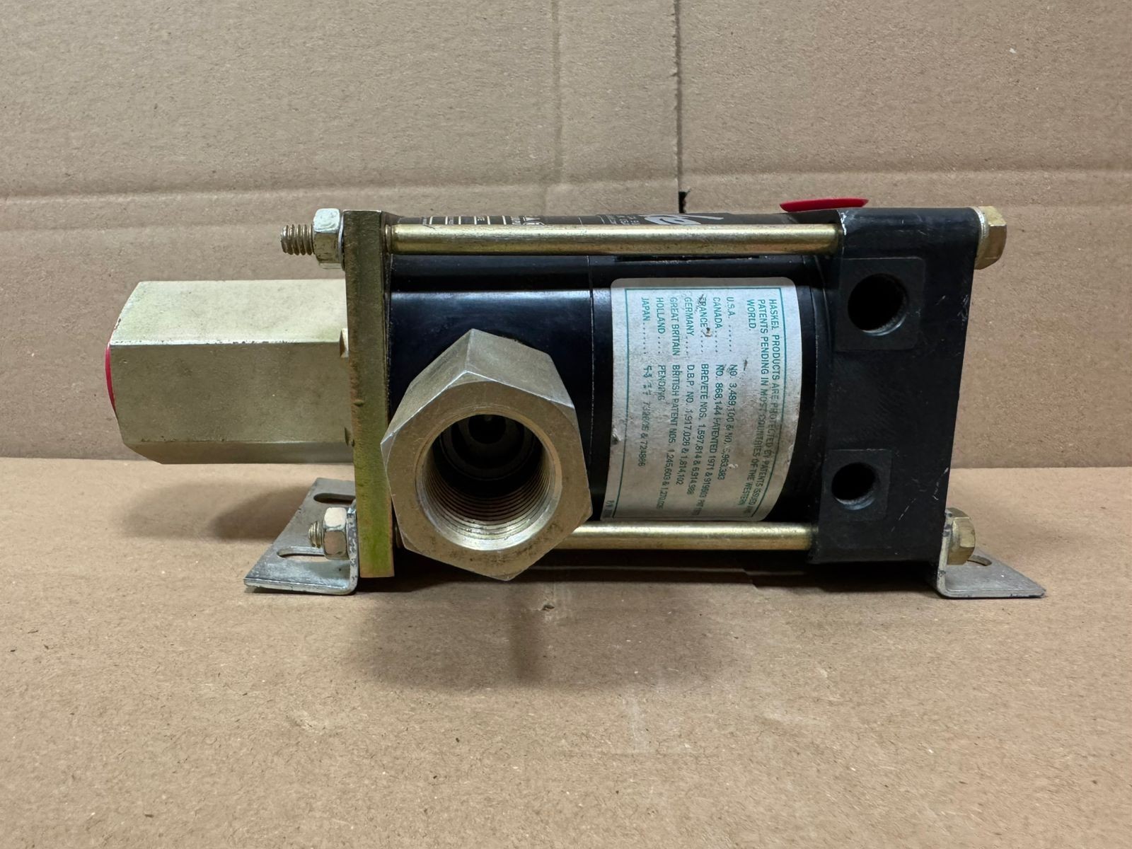 Haskel / Air Driven Fluid Pump / M-7 / Air Press 125 PSI, Outlet Press 900 PSI