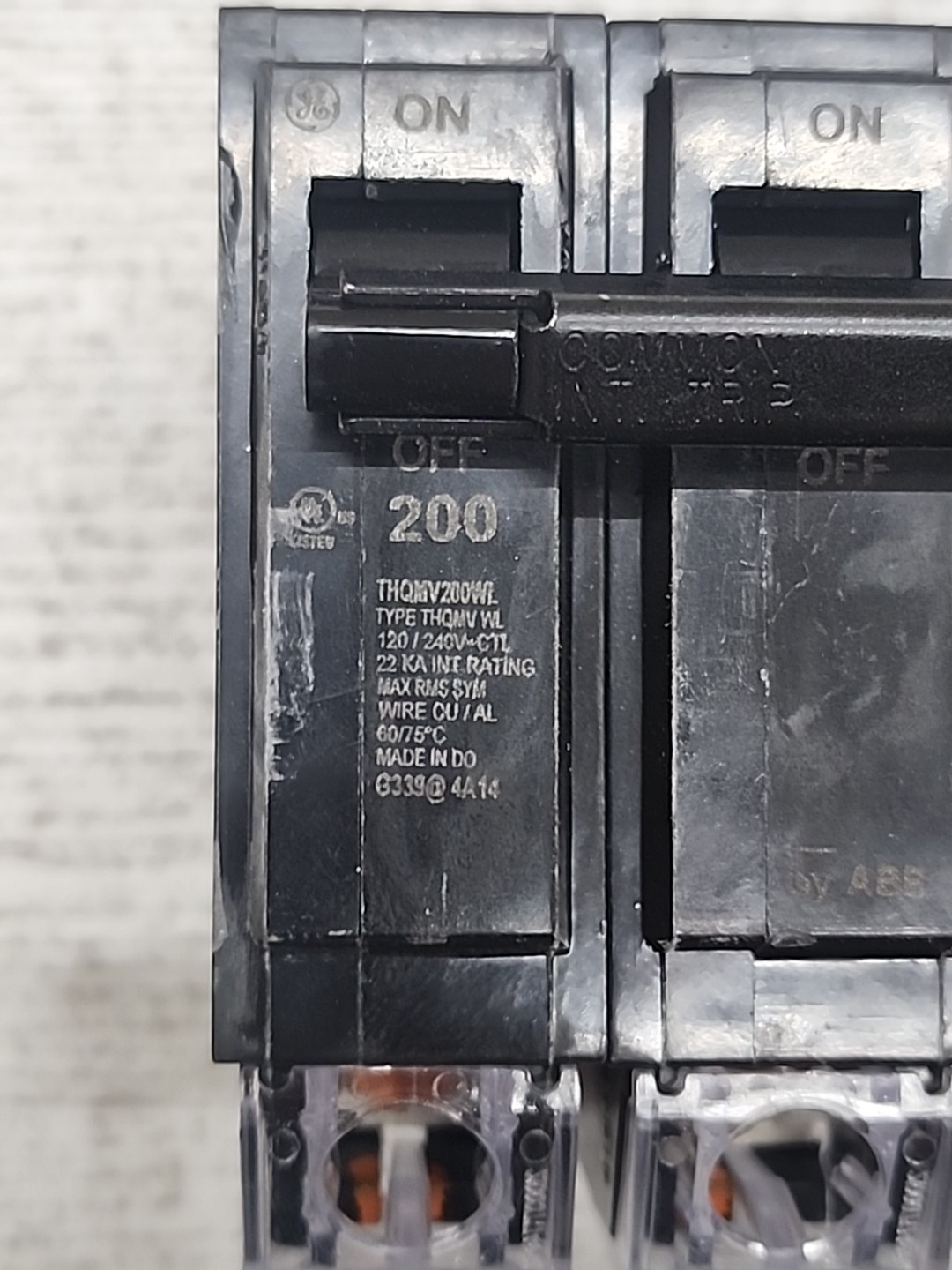 GE THQMV200WL 200 Amp 120/240 Volt 2-Pole Plug-In Mount  Main Circuit Breaker