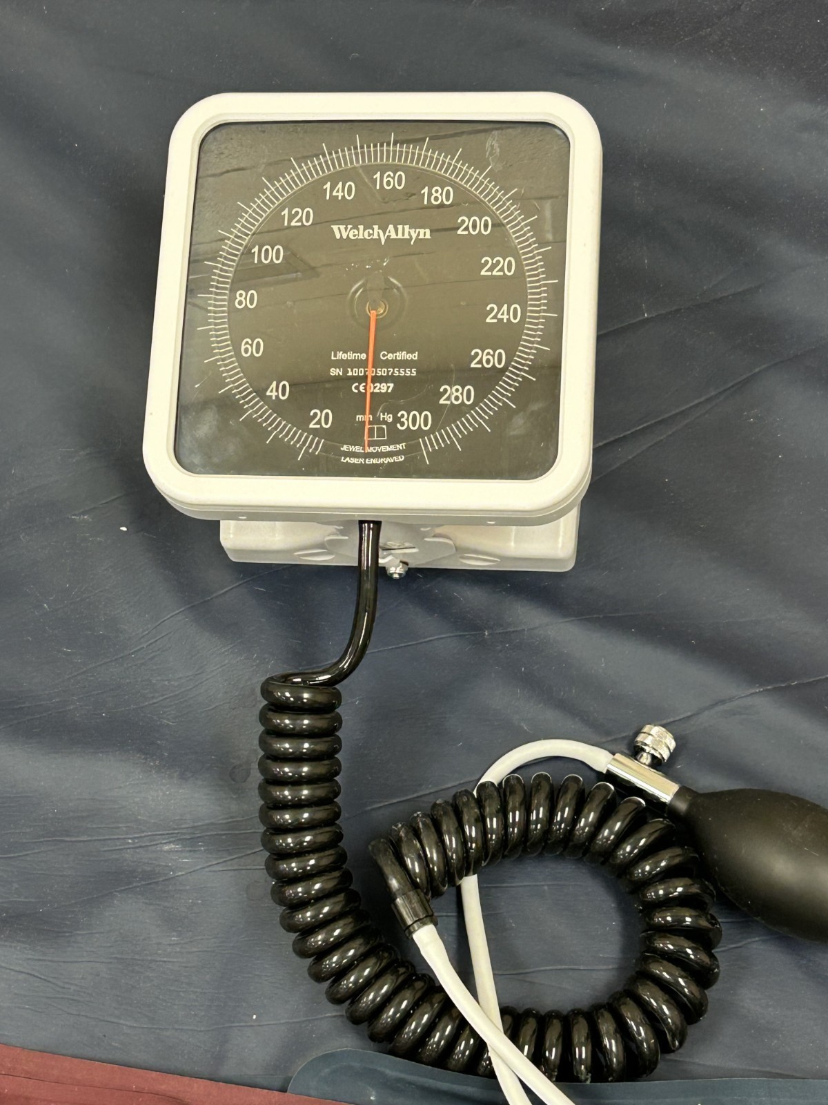 Welch Allyn 767 Wall Aneroid Sphyg System Flexiport Adult and Large Adult Cuffs