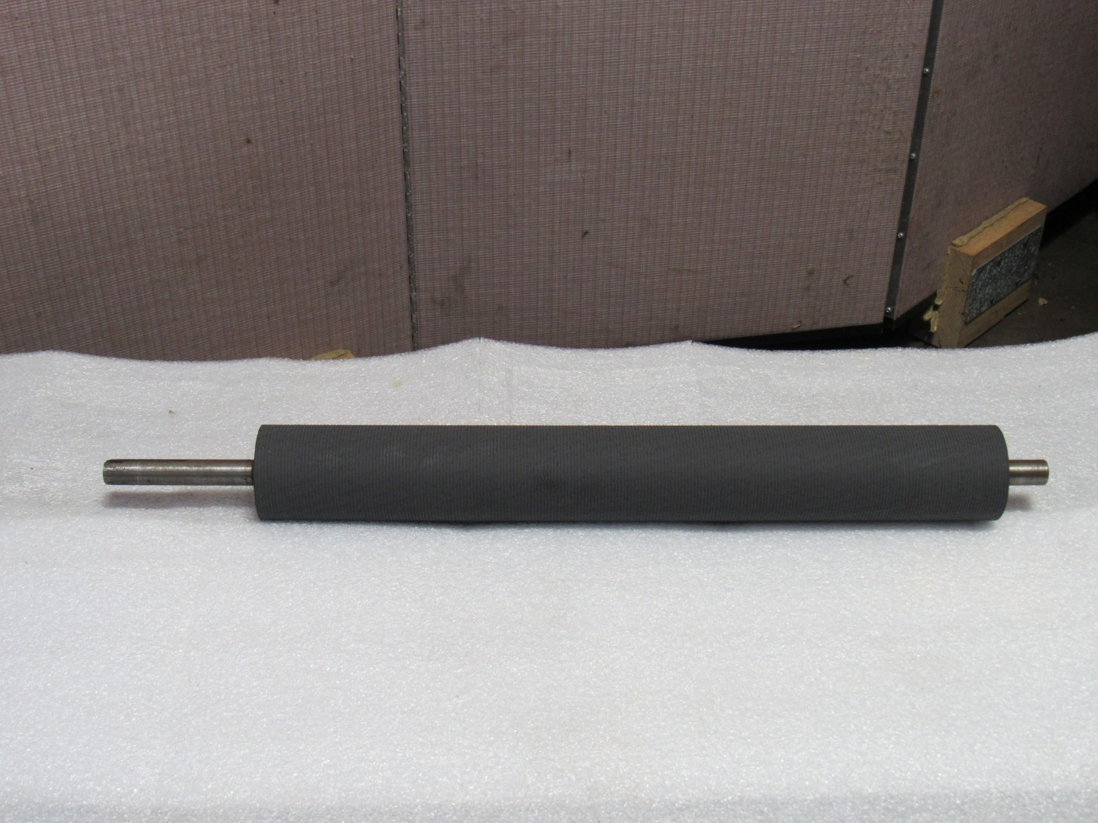 No Name Recovered Rubber Coated Conveyor Roller – Shaft 3/4″ Dia 4-1/2X1-1/2″L