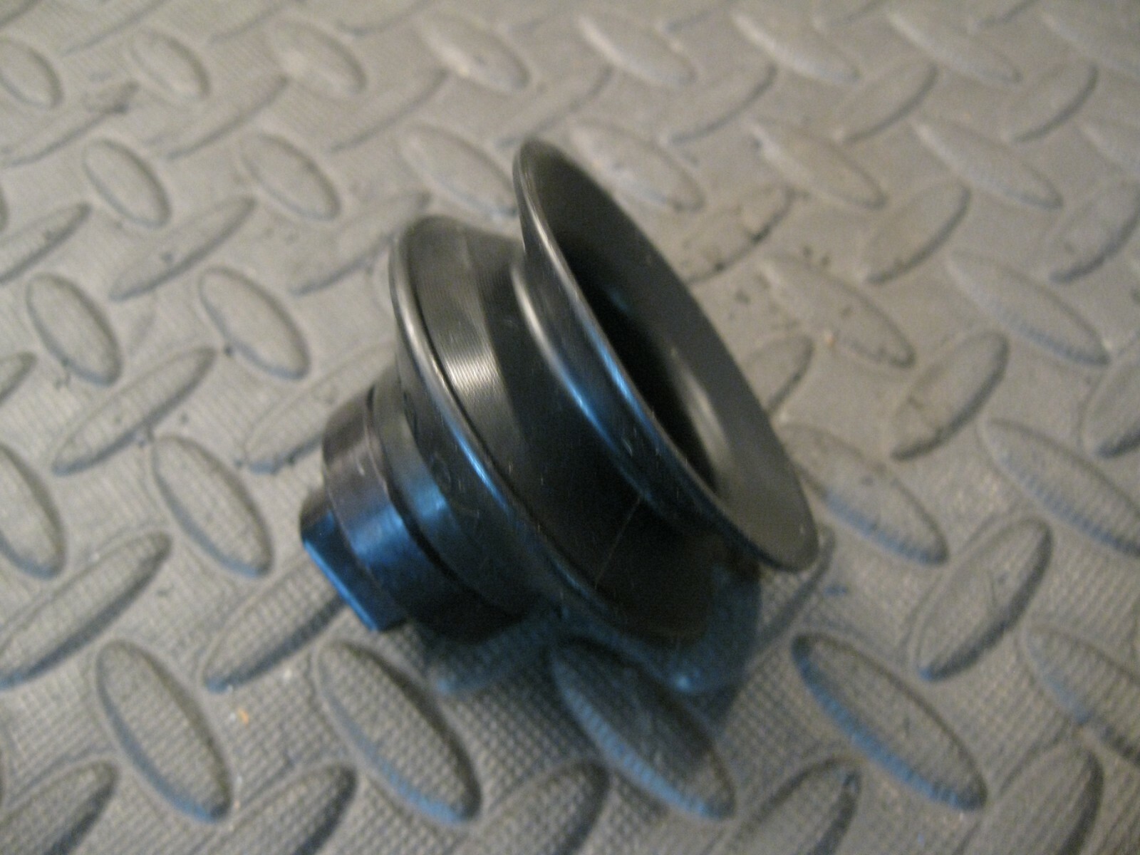 50mm Suction Cup, Bellows style 1/8 Pipe w Screen VCB-50P