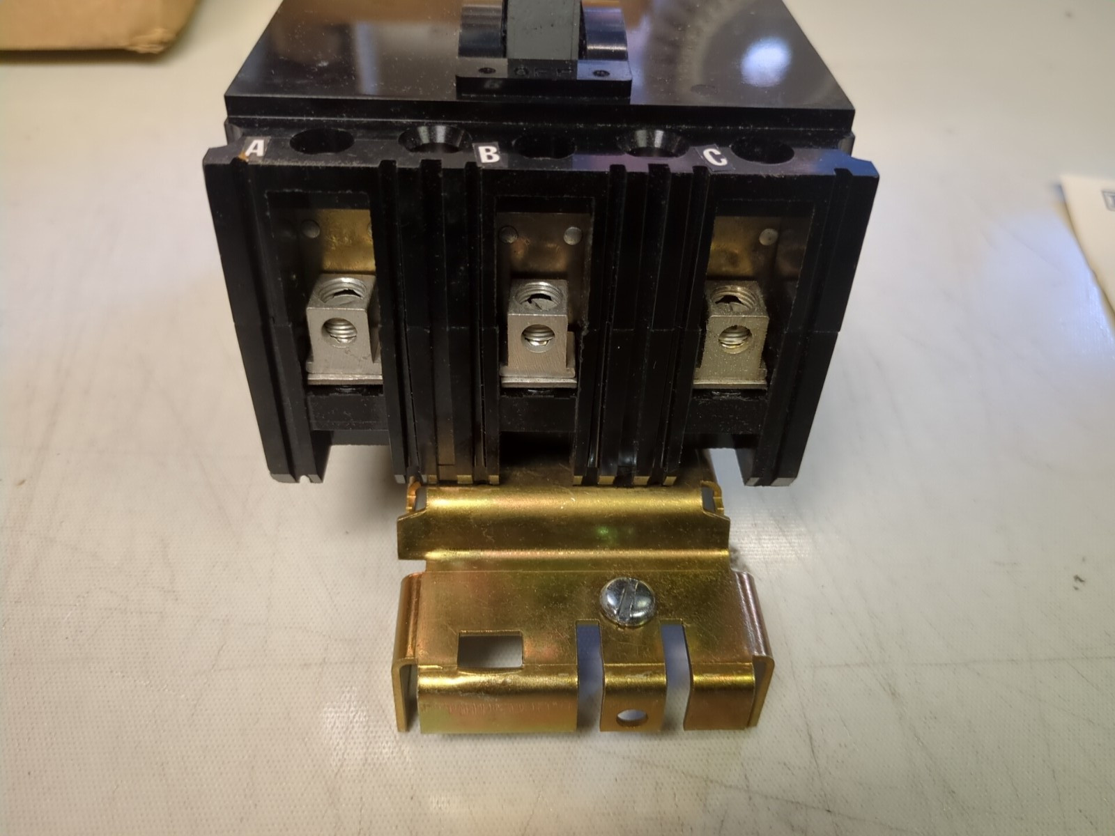 SQUARE D CIRCUIT BREAKER FH36015 **UNUSED SURPLUS**